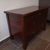 Colonial-style back-up furniture