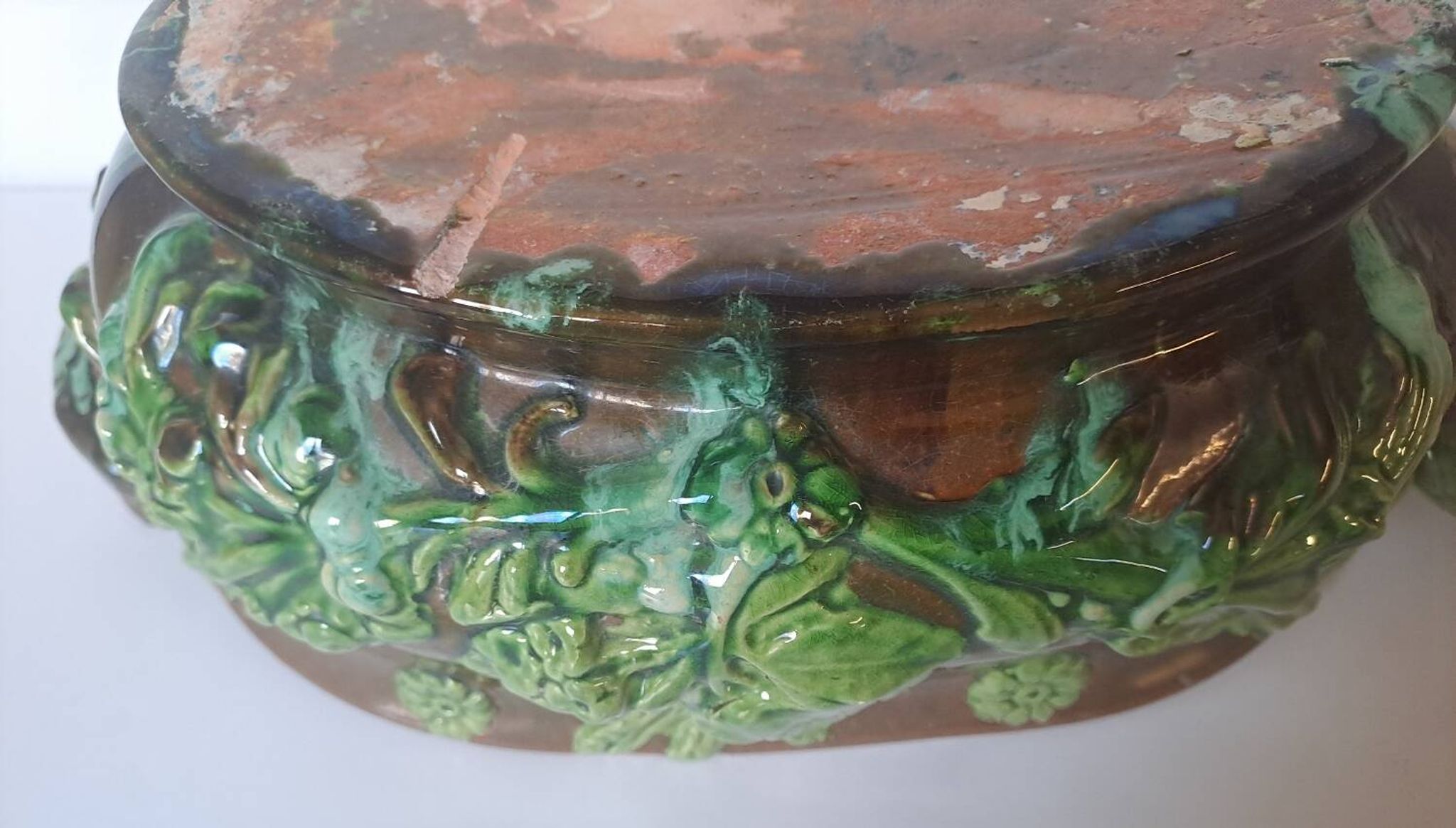 Jardinière en barbotine