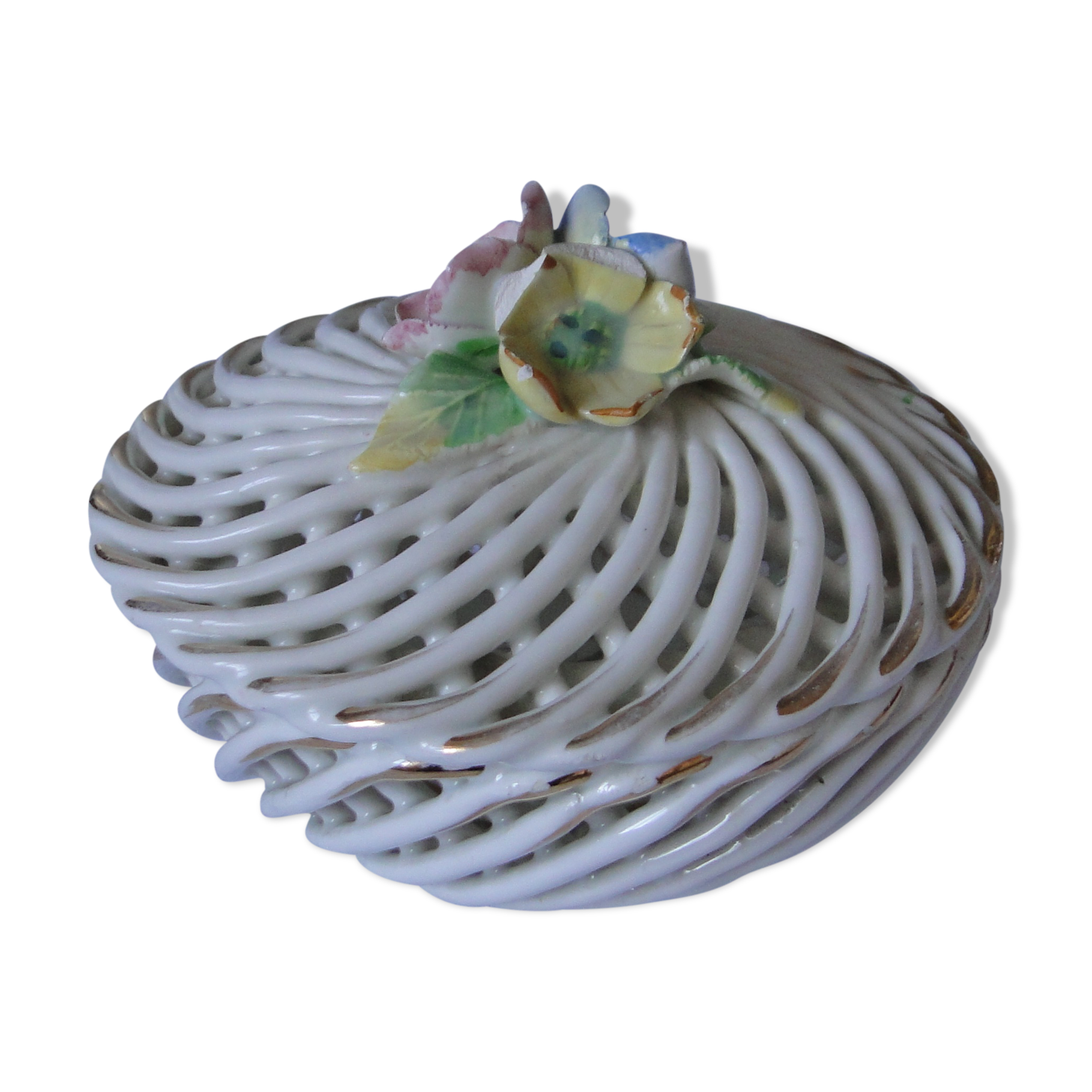 round white ceramic box braided openwork flowers slurry