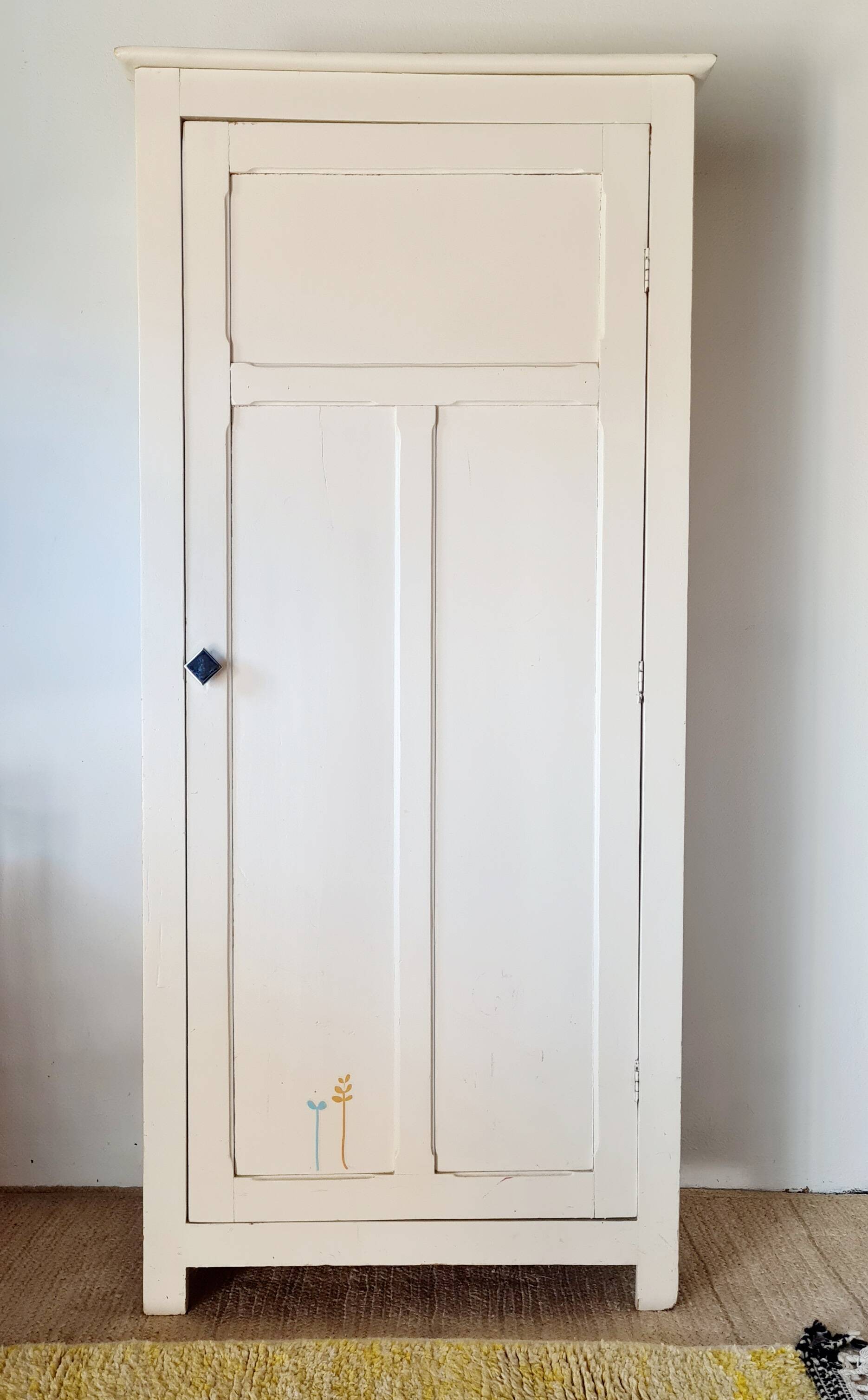 Antique Parisian bonnetière - Cream white - Panelled