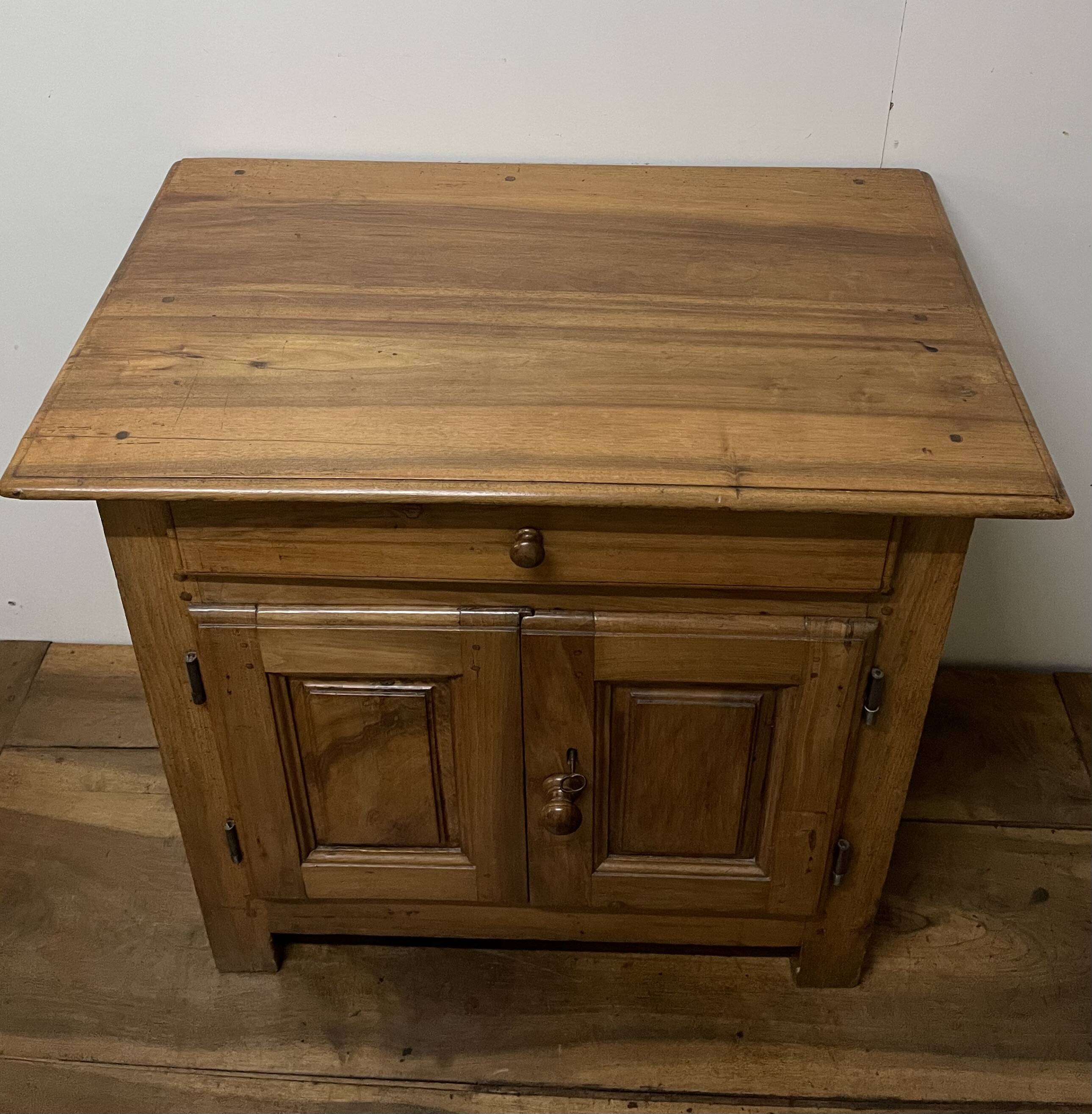 Small Community Furniture in Walnut from the end of the 18th century