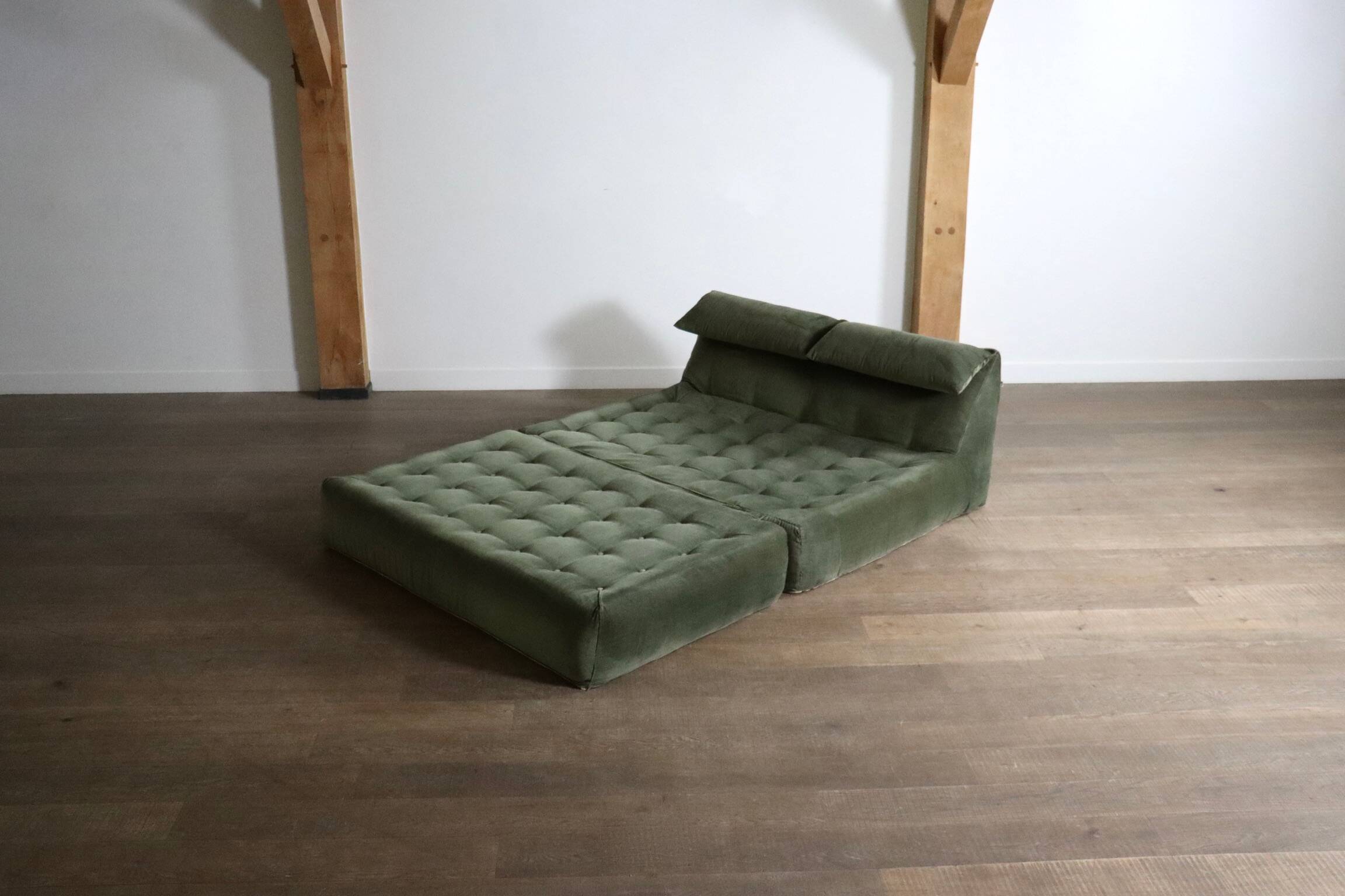 Le bambole bed in green velvet By Mario Bellini for B&B Italia, 1970s