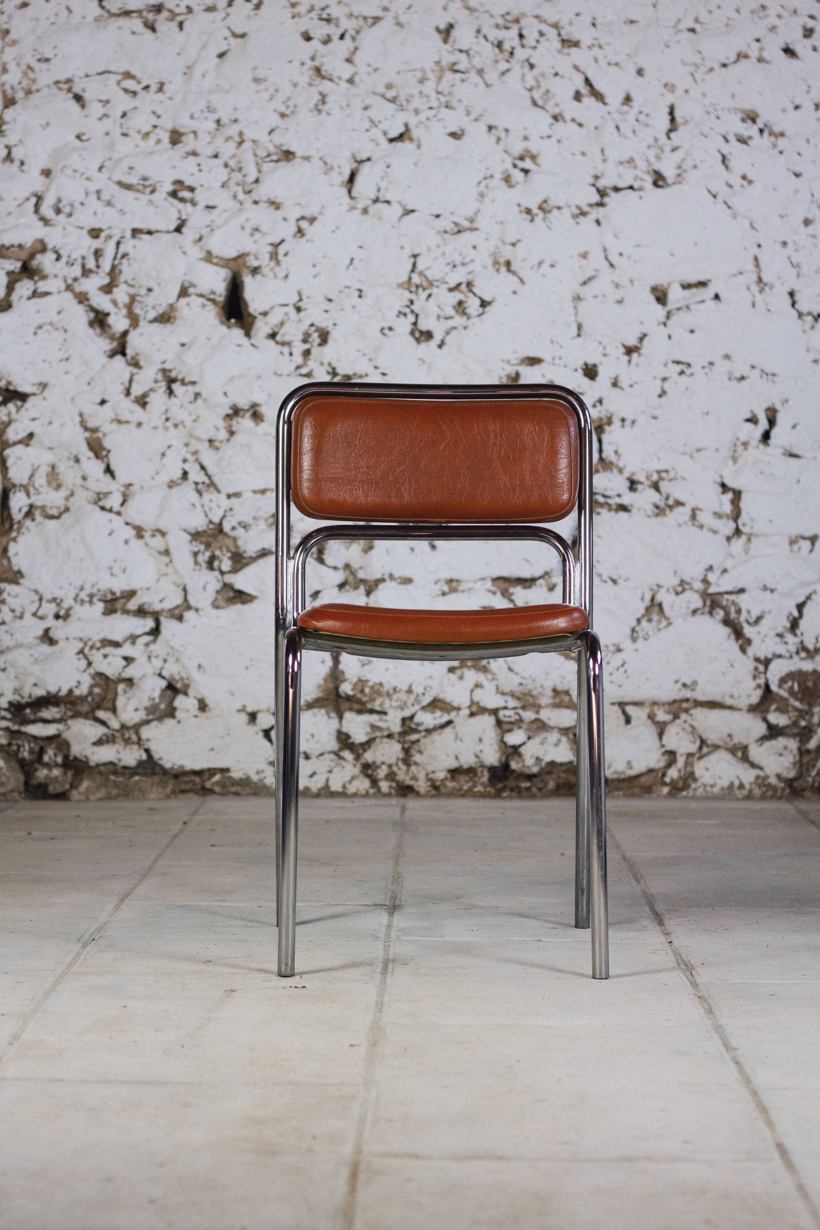 8 vintage tubular chrome and skai chairs, 1970