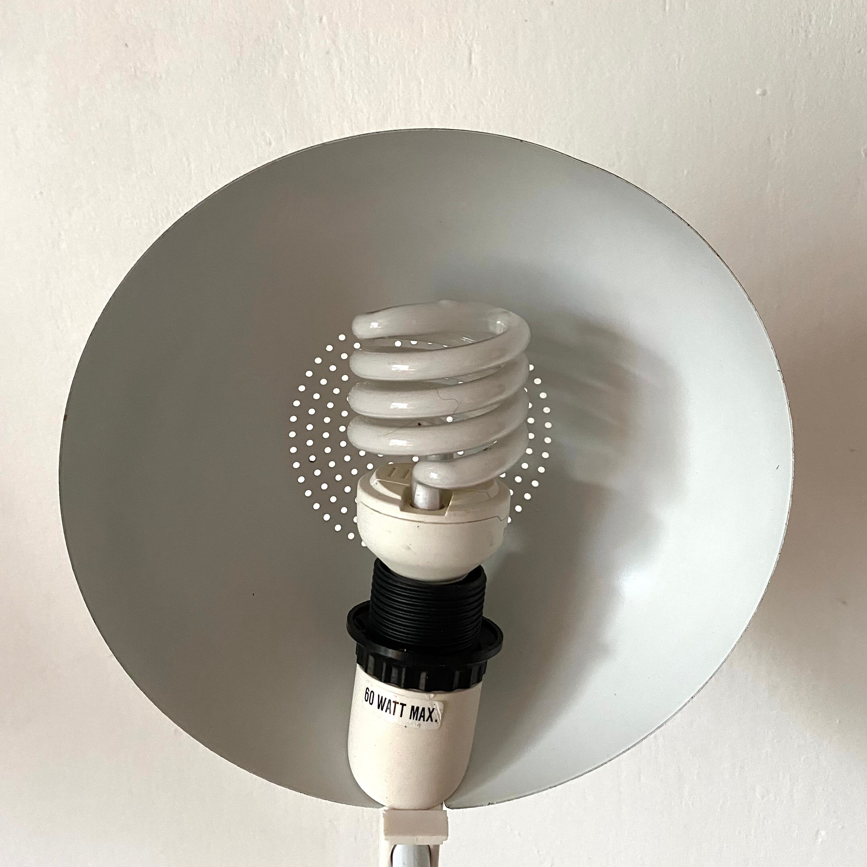 Seneca 80s desk lamp