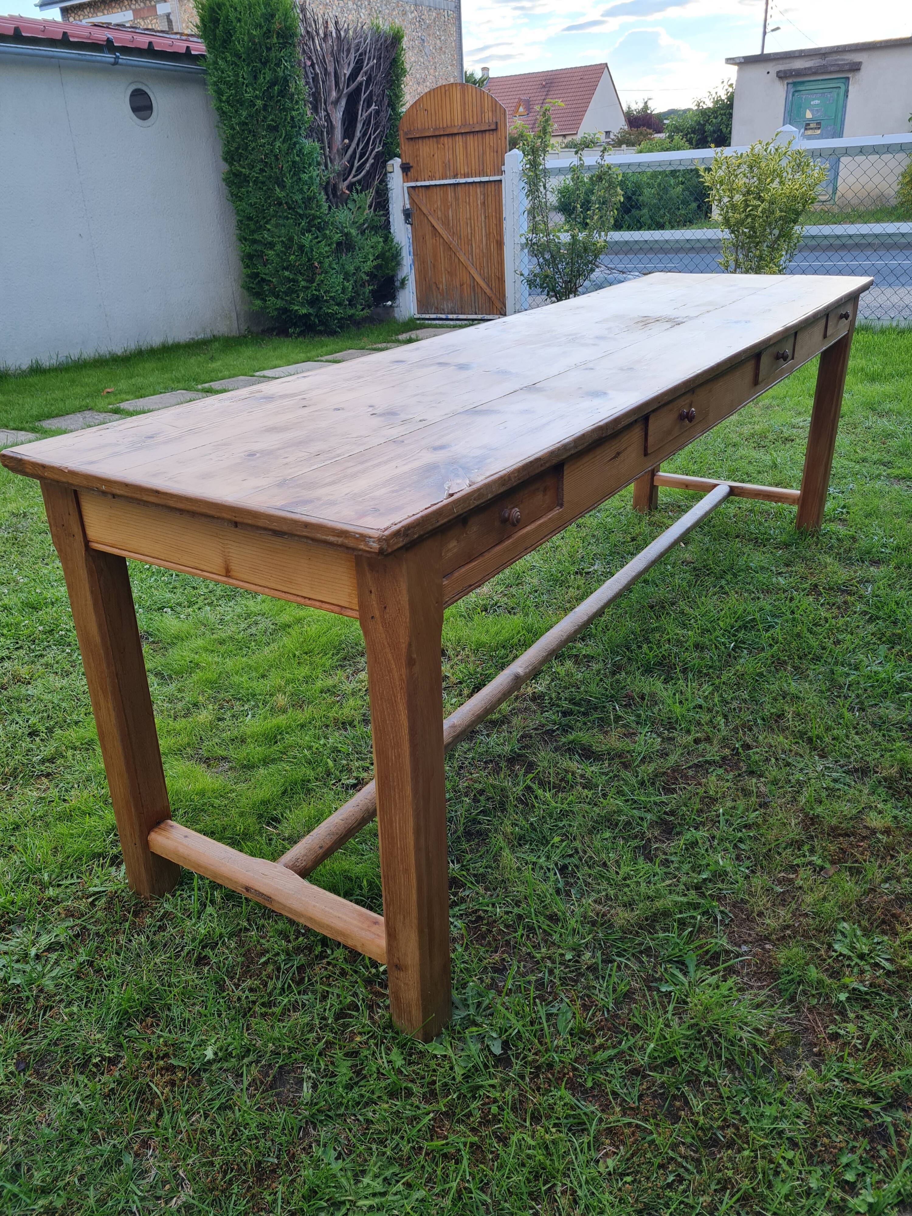 Farm table