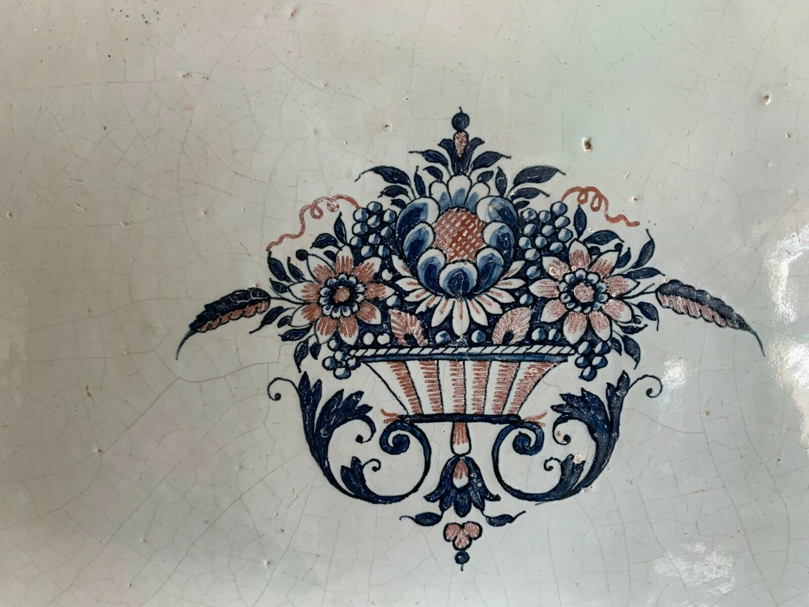 Plat de présentation Faïence polychrome de Rouen XVIII siècle
