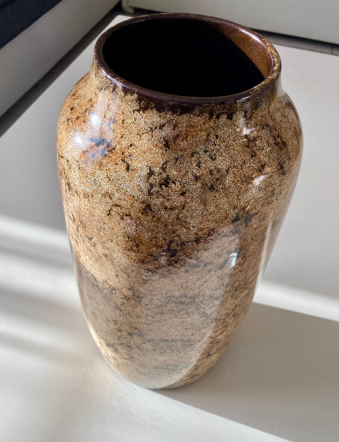 Marbled effect vase in Lunéville earthenware
