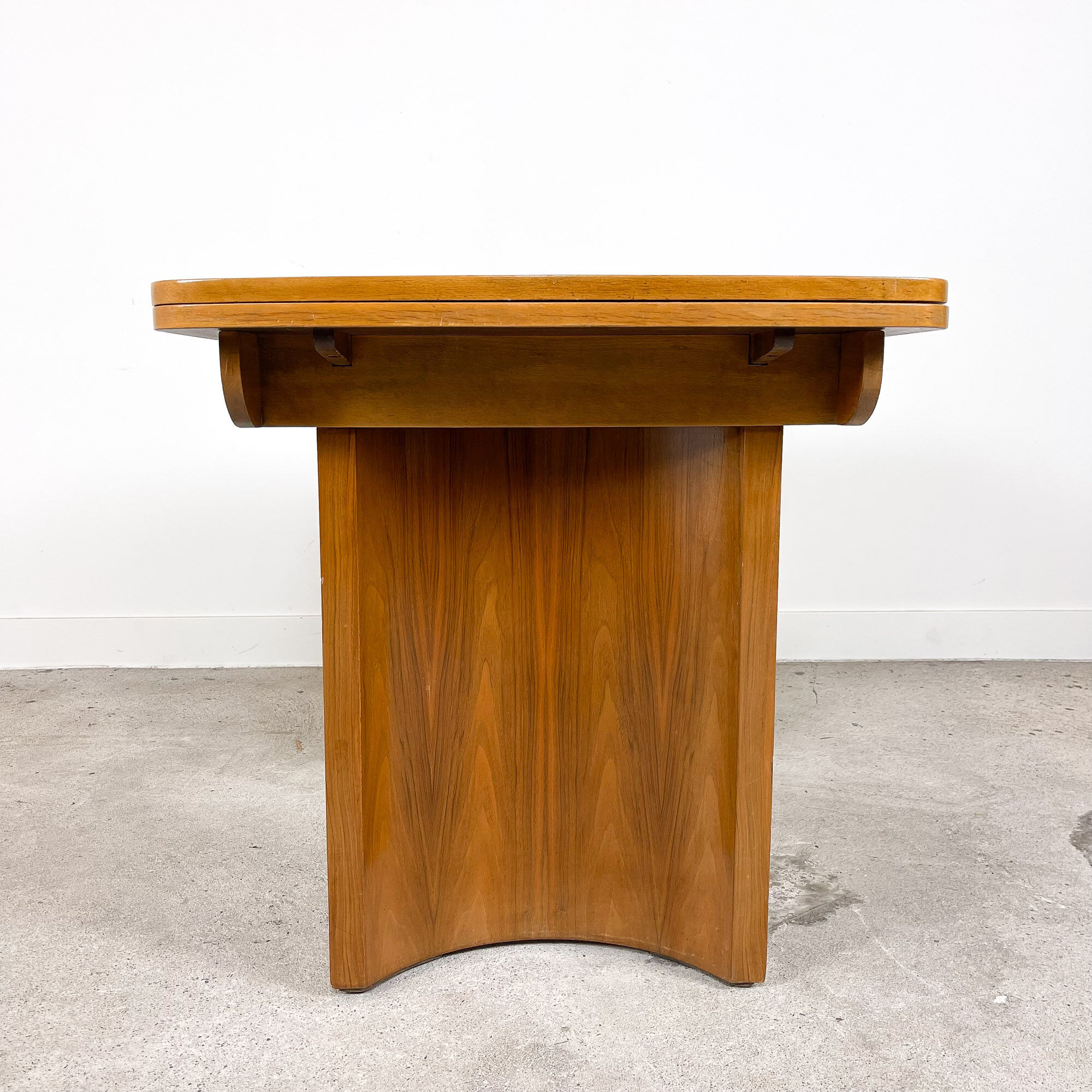 Extendable art deco dining table walnut veneer