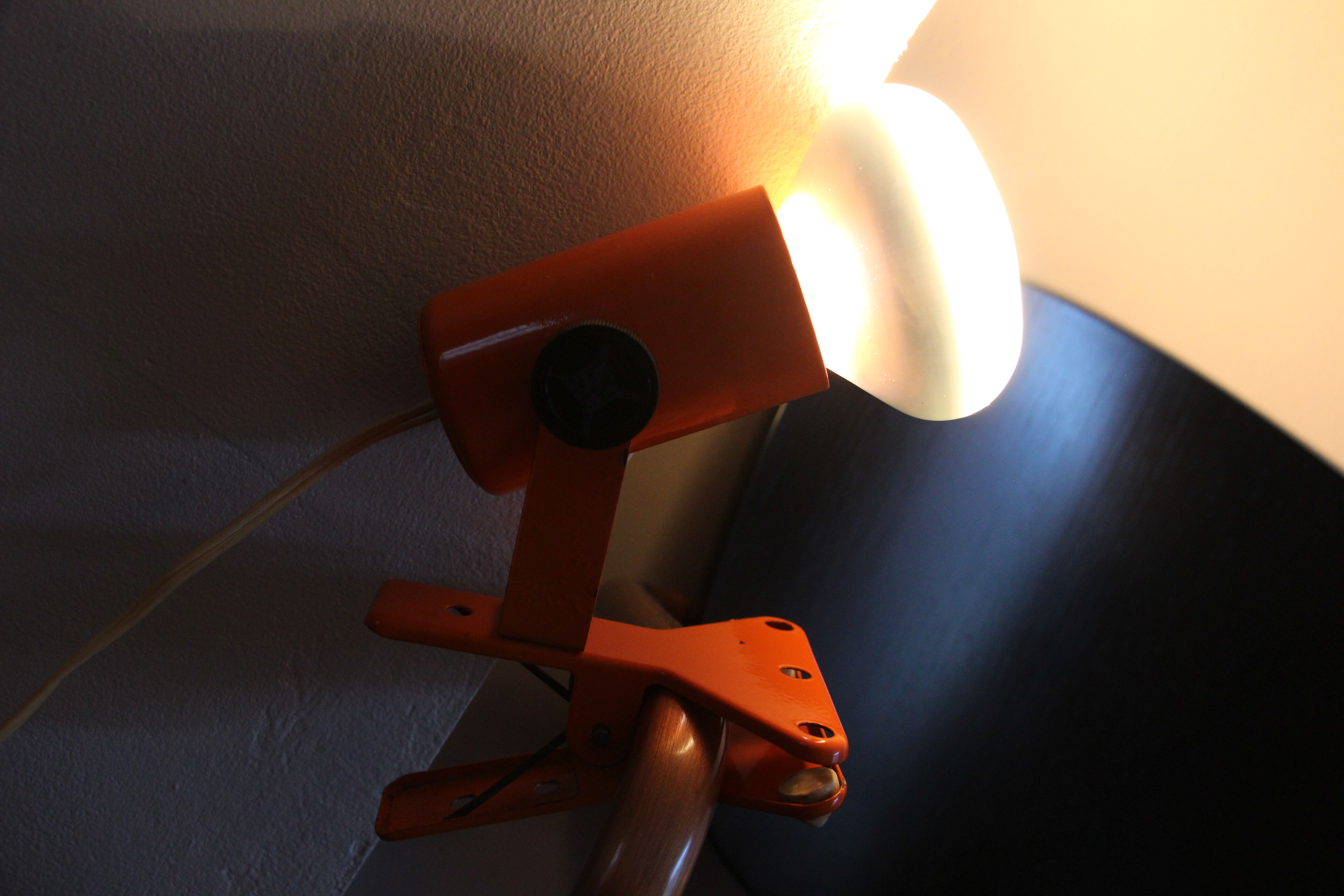 Seventies orange clip spot