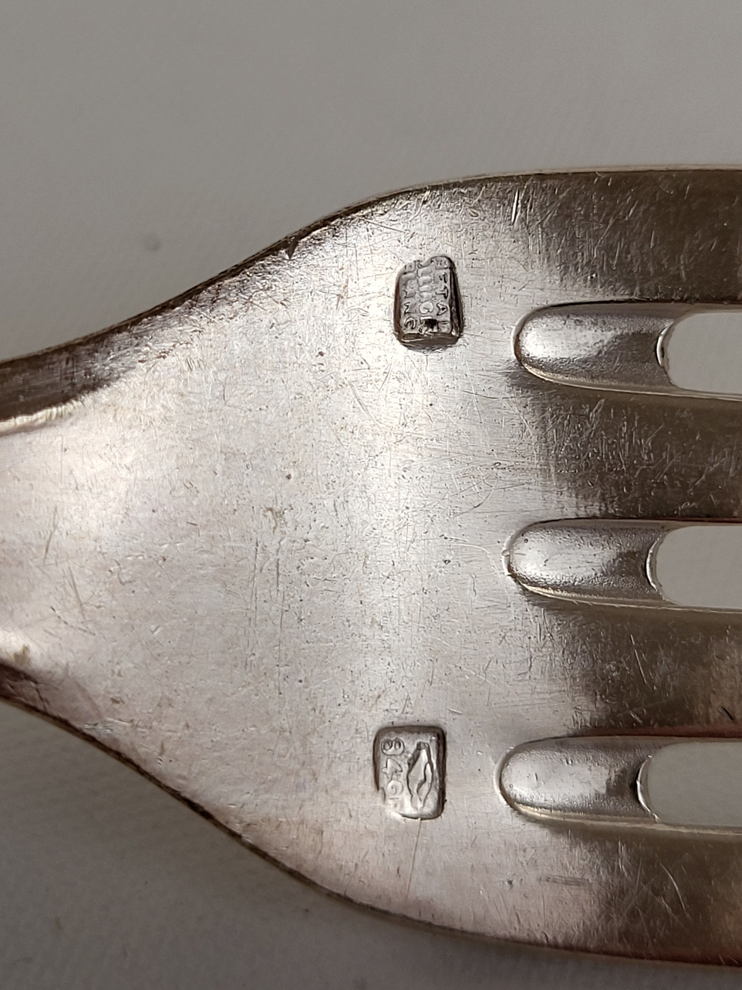 Cutlery  37 pieces silver metal