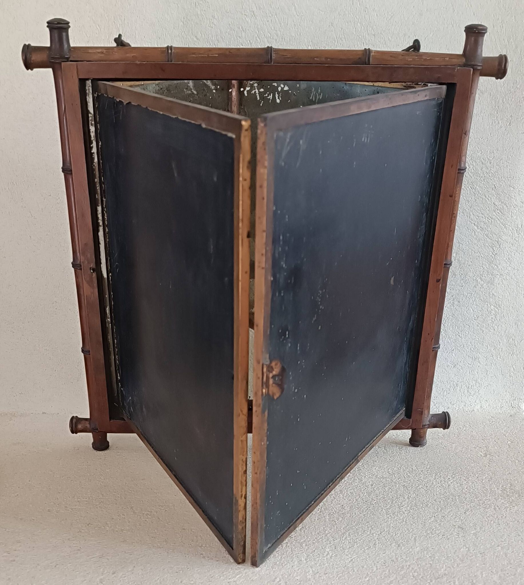 Barber's triptych mirror