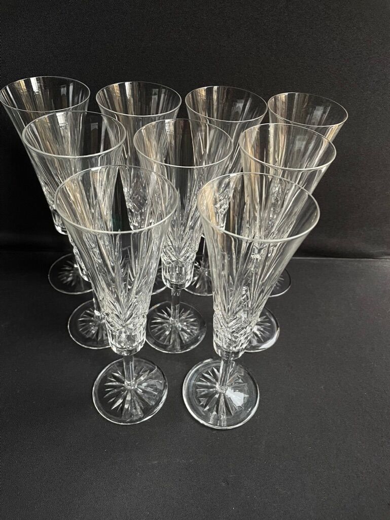 9 champagne flutes – Blown and cut crystal
