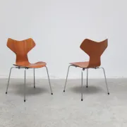 Early pair of 'Grand Prix' chairs by Arne Jacobsen for Fritz Hansen, 1957