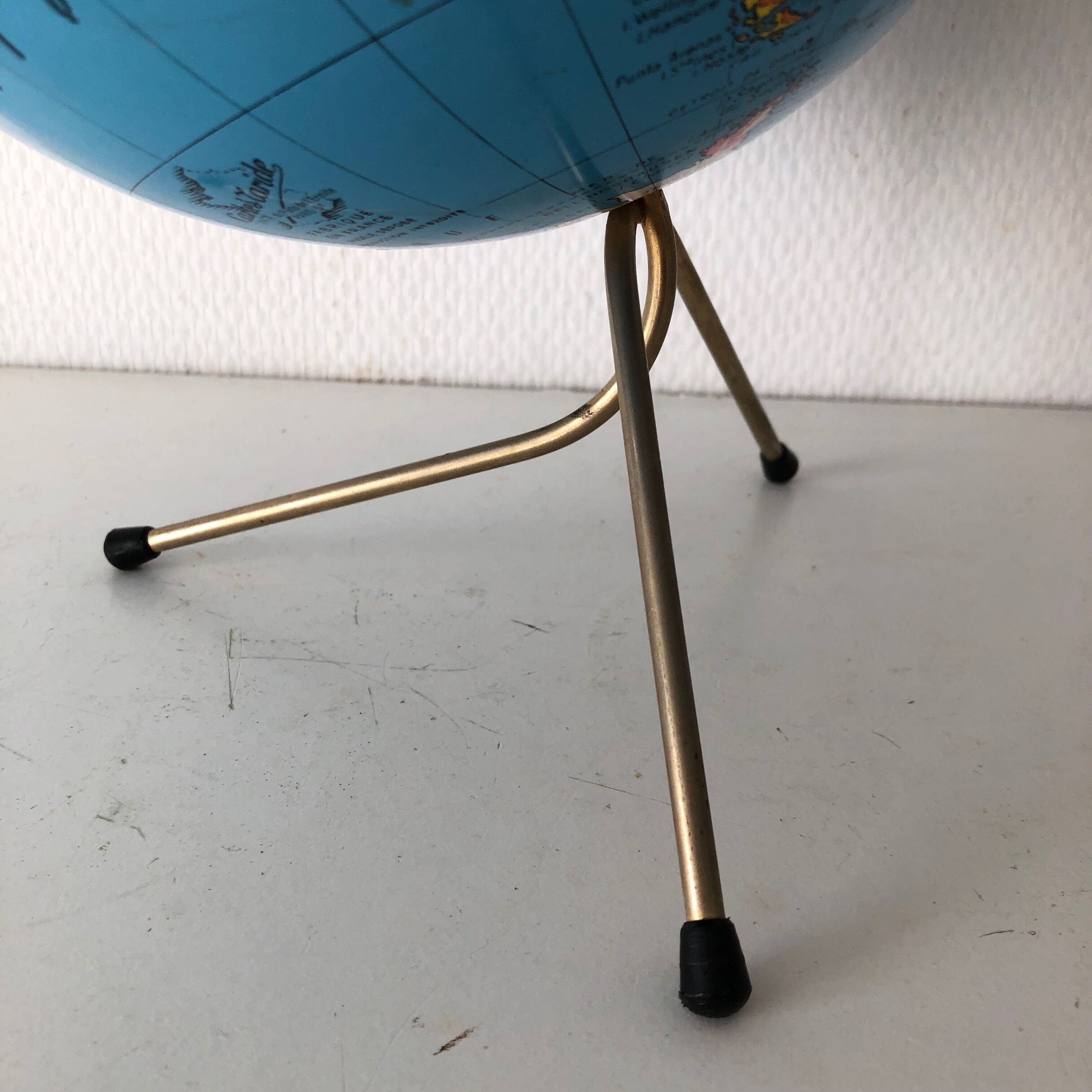 Globe Taride tripod 29cm vintage 1960