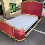 Lit style Louis XV rose
