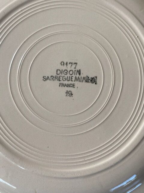 Set of 11 Digoin Sarreguemines plates
