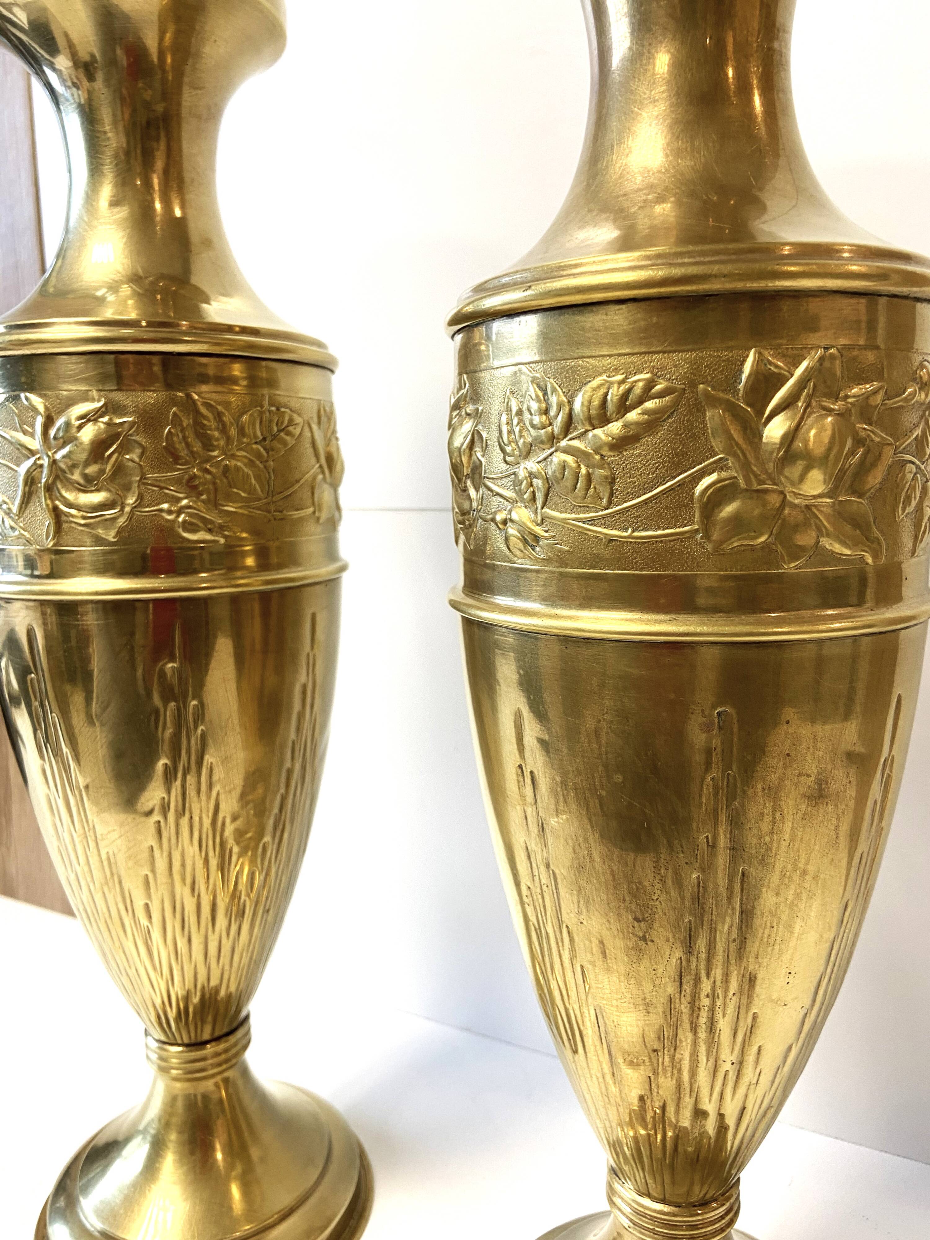 Paire de Soliflores Vases d'Autel Balustre Cuivre Jaune Art Nouveau