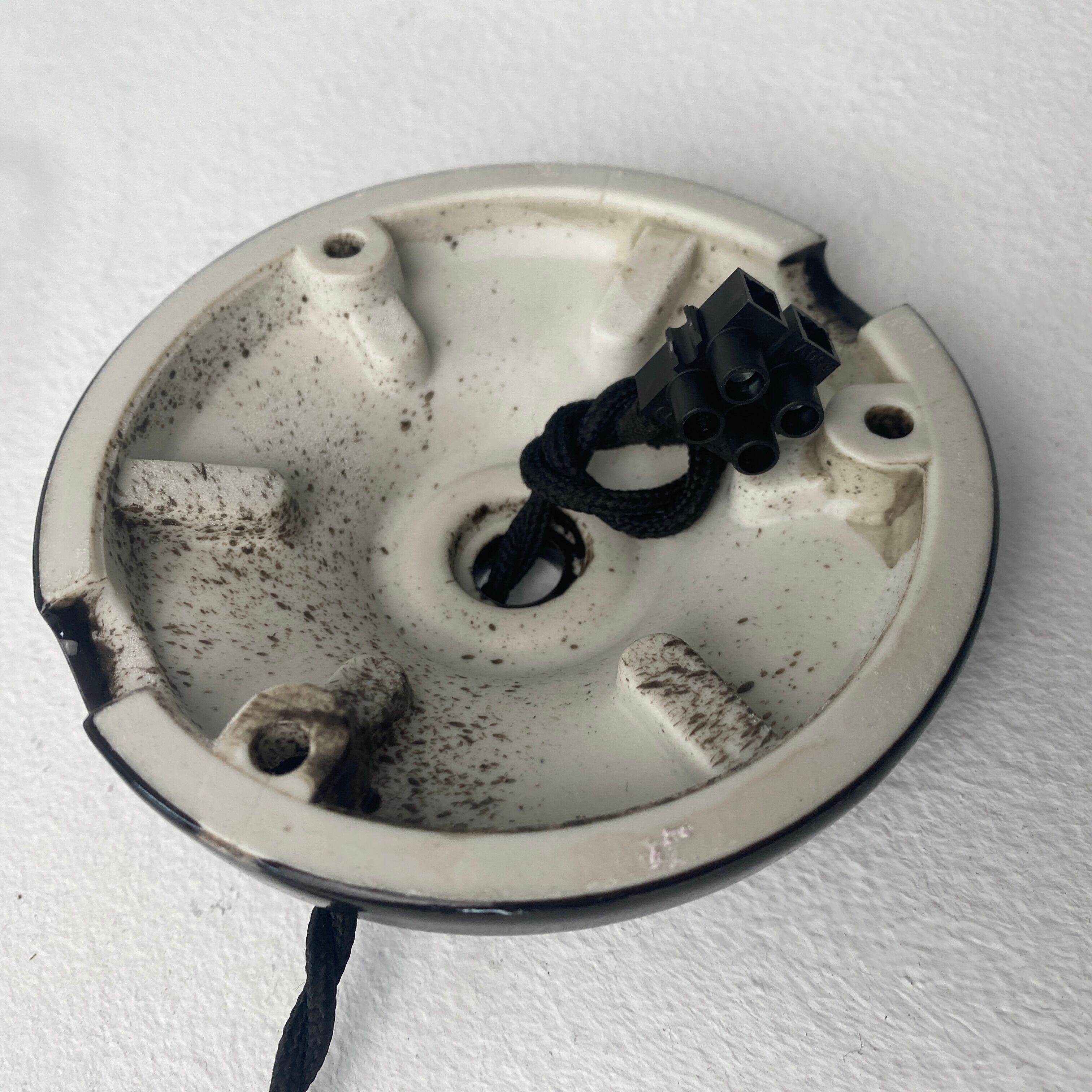 Industrial enamel pendant lamp