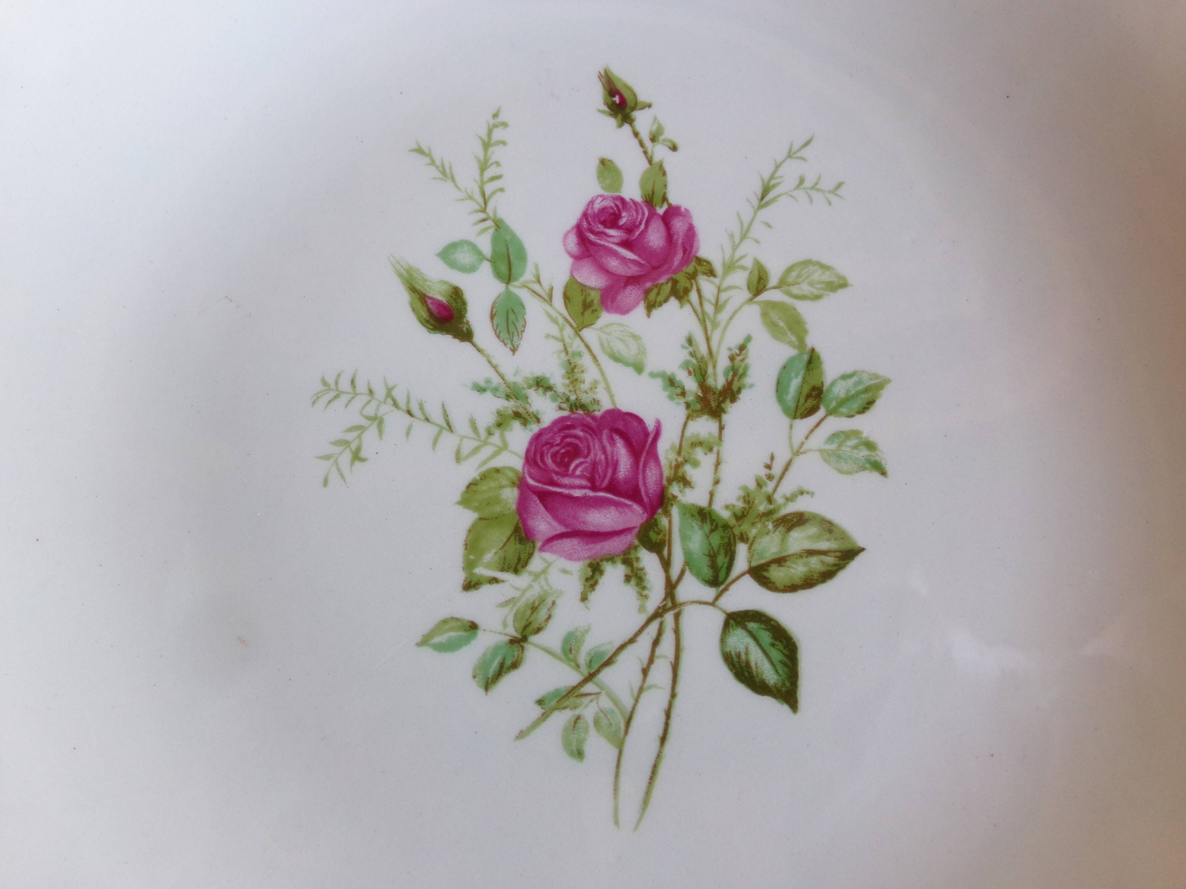 8 flat plates Gien model "Pompadour"