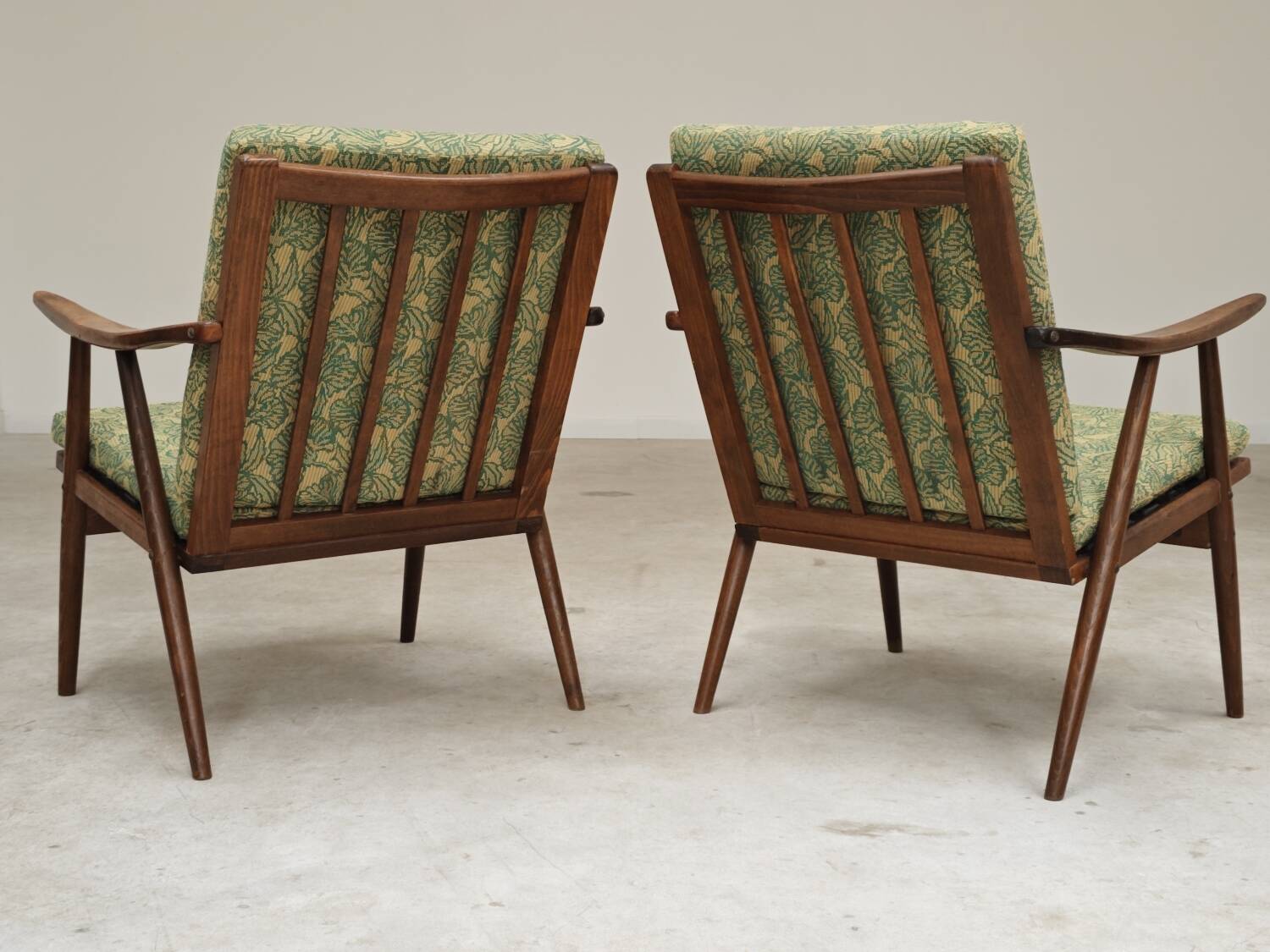 Pair of green flower boomerang armchairs by Antonin Suman for Ton (Thonet)