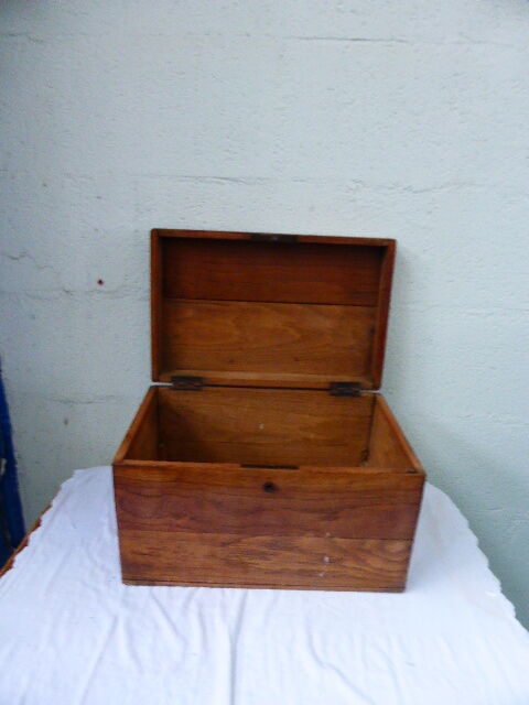 Box Archive wooden varnished wooden old chest