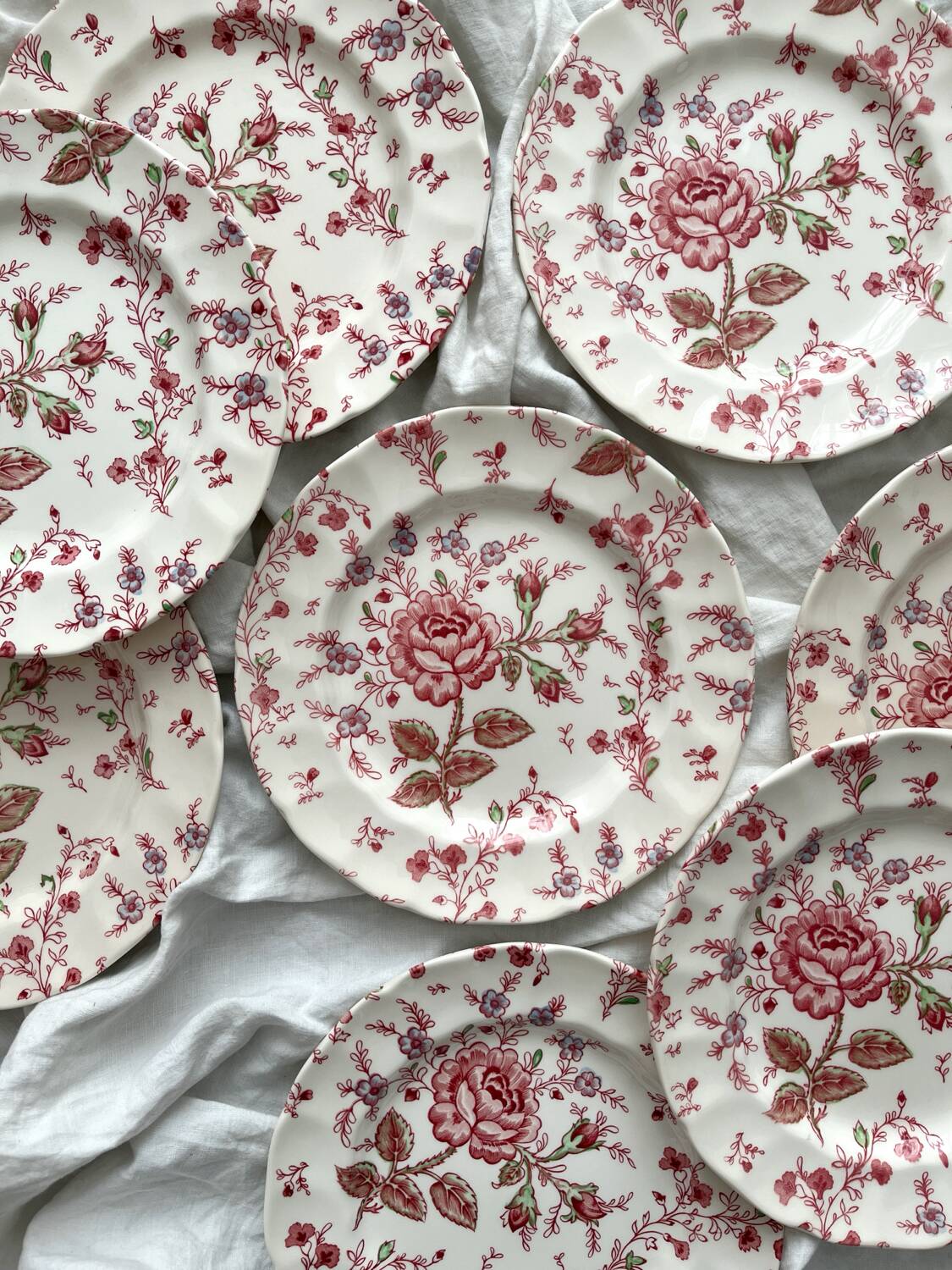 8 Johnson Brothers "Rose Chintz" earthenware dessert plates