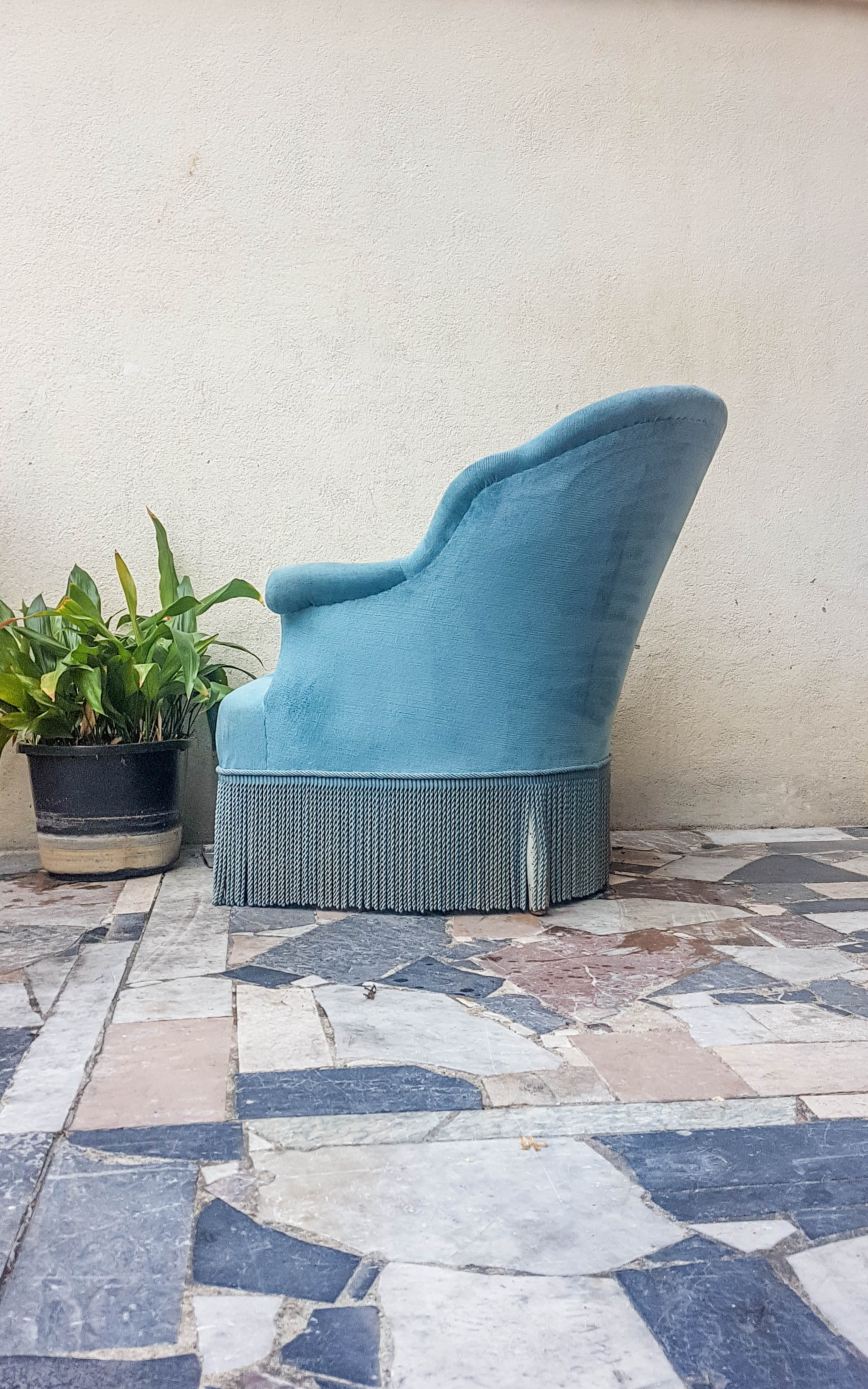 Fauteuil crapaud vintage velours bleu années 70