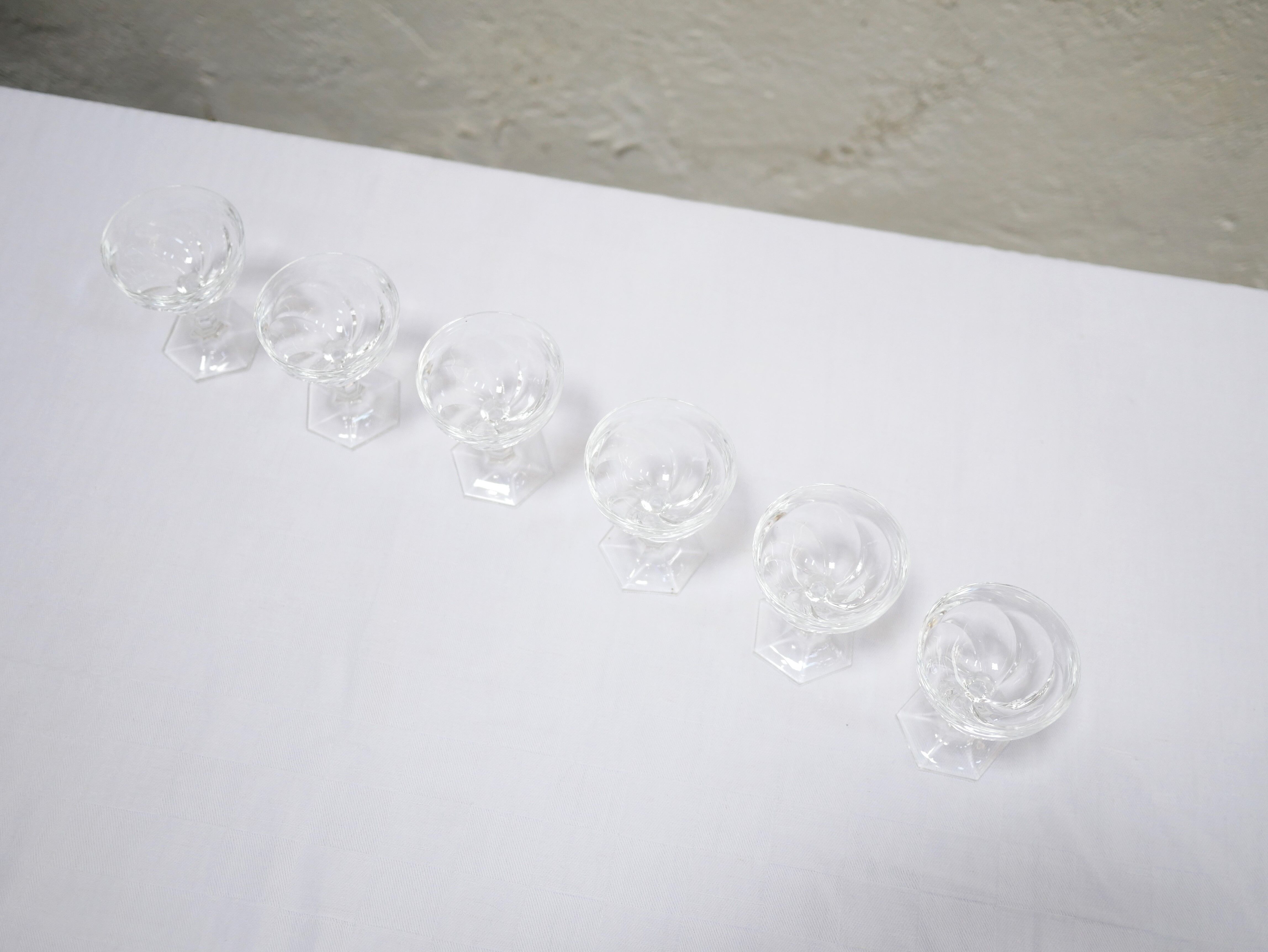 Series of 6 vintage crystal champagne glasses