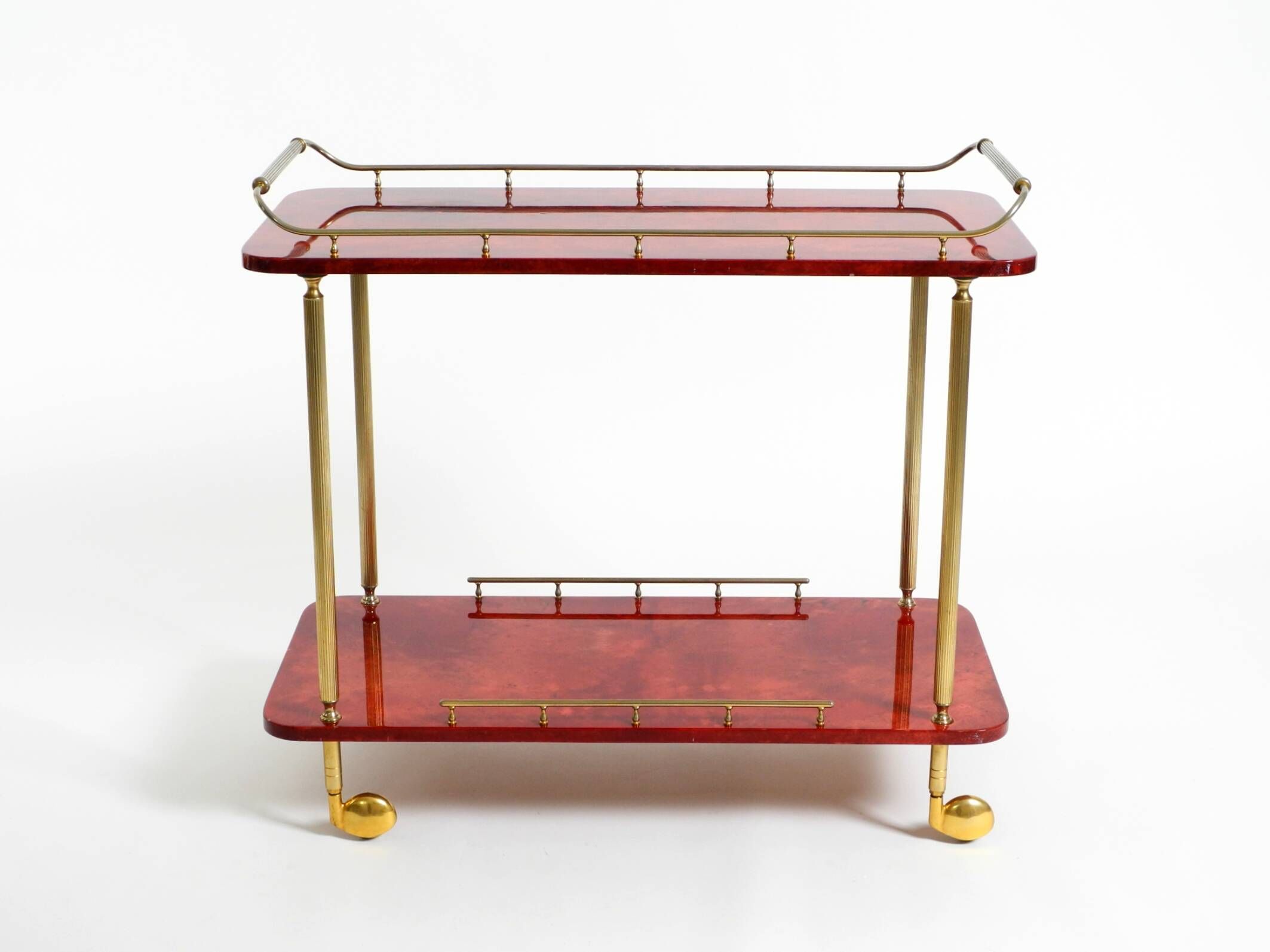 Superbe grand chariot de service en peau de chèvre rouge Aldo Tura des années 1960 | Fabriqué en Italie