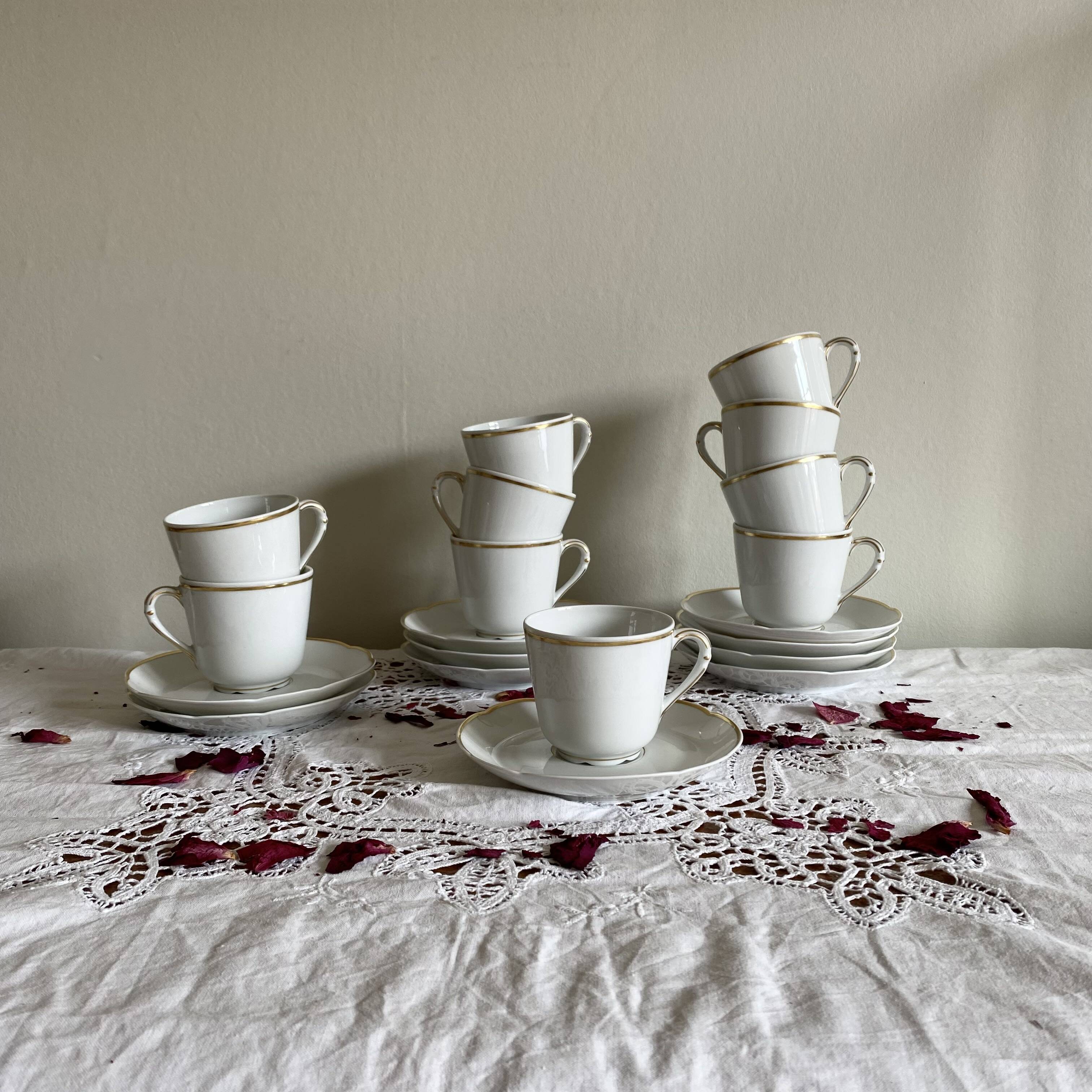 10 tasses à expresso et soucoupes en porcelaine Bernardeau Limoges Ronsard