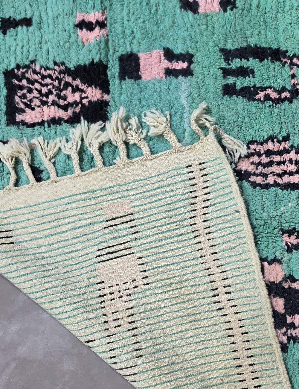Contemporary mint green rug - 280 x 187 cm