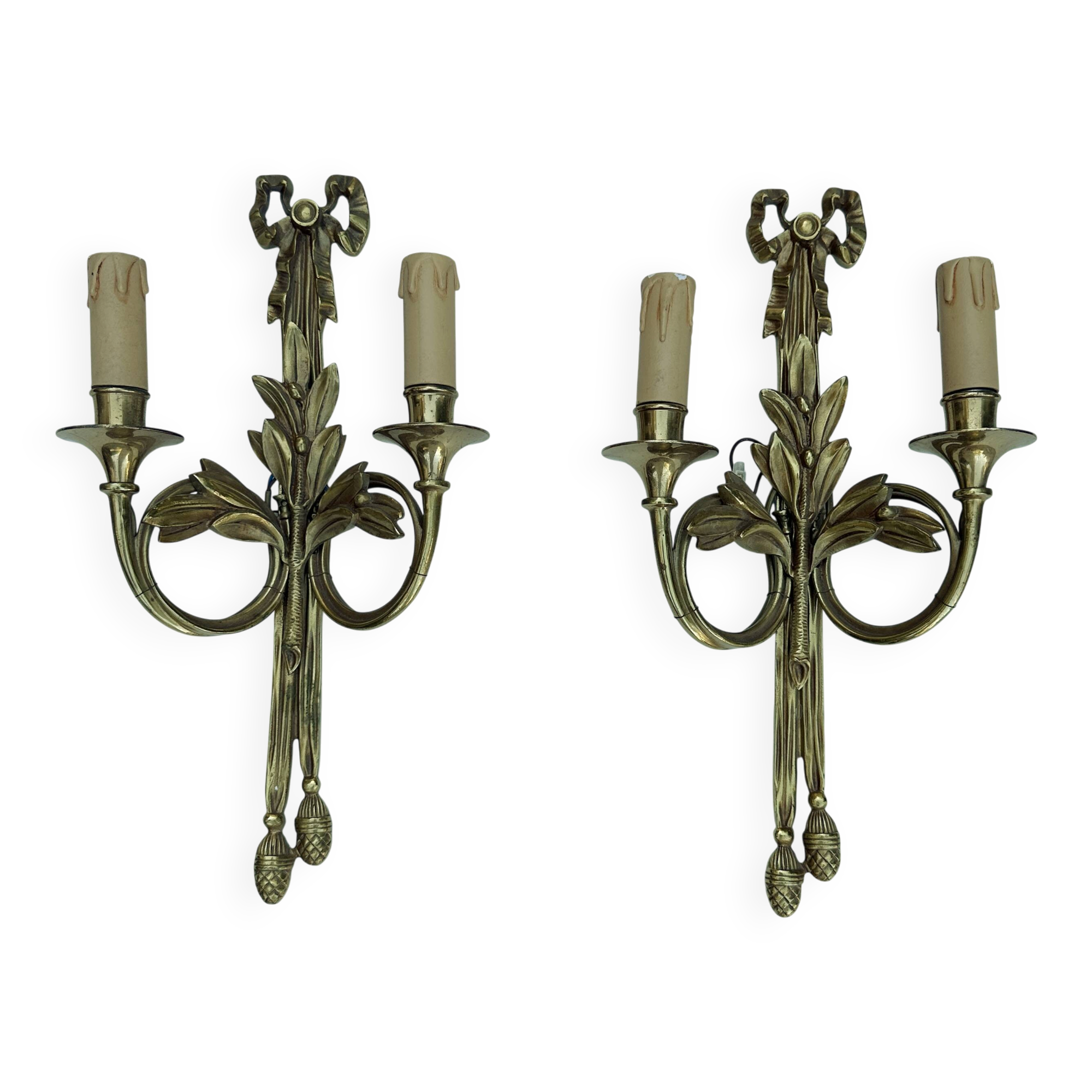 Pair of gilt bronze wall sconces in hunting horn style, Louis XVI.