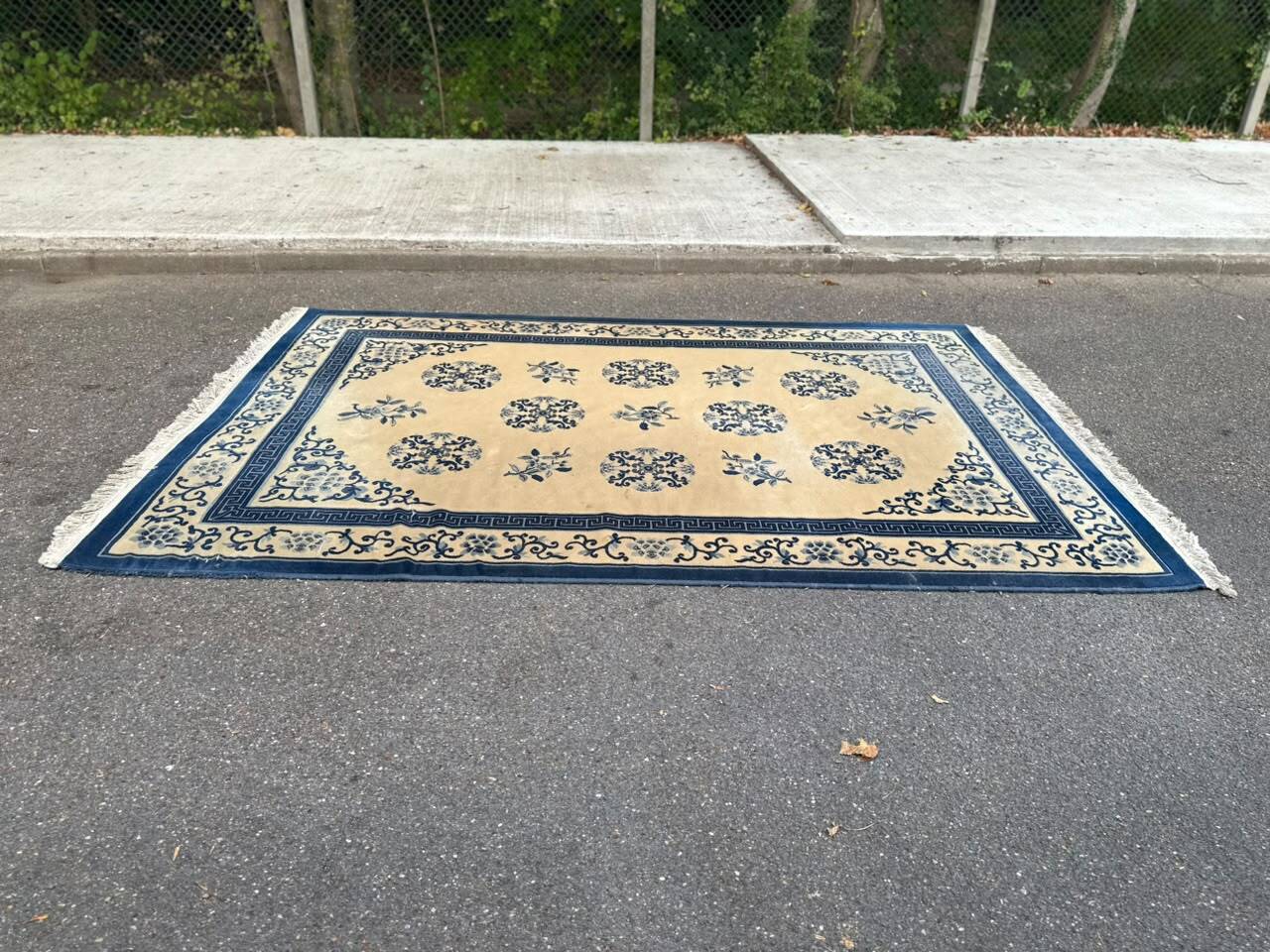 Large Chinese wool rug 200 x 310 cm — Blue & beige (Beijing style)