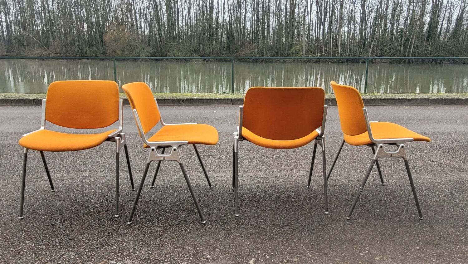 Series of 4 DSC chairs by Giancarlo Piretti for Anomina Castelli design