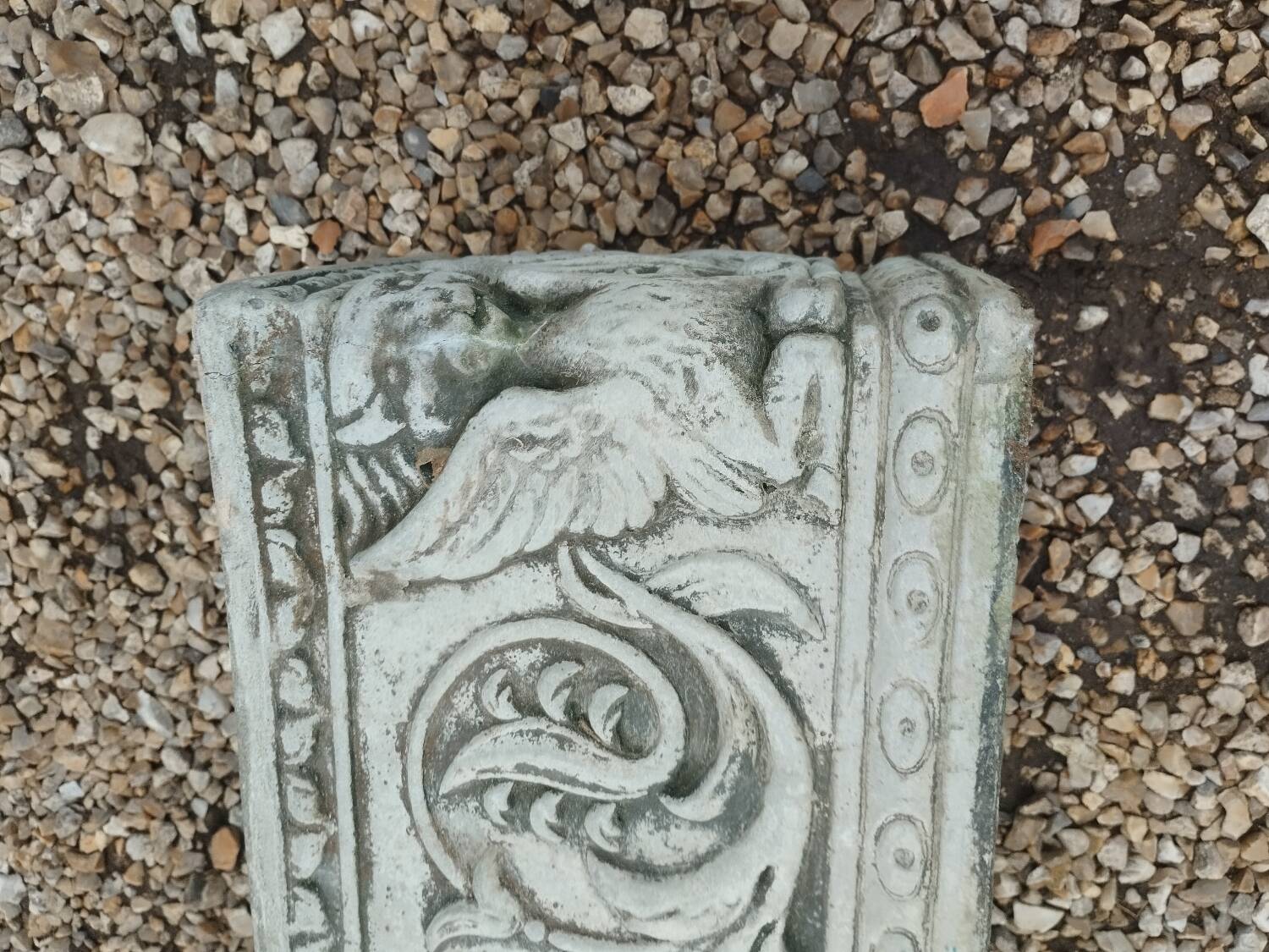 Pair of ancient stone Médicis planters