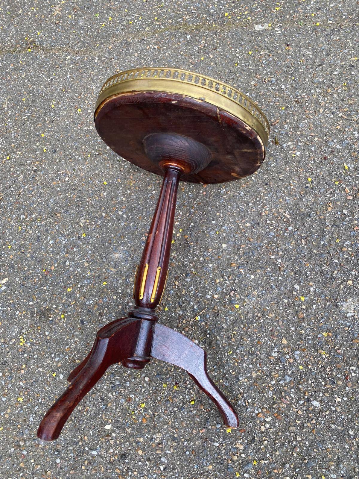 Tripod marble guéridon in gilded Louis XVI style.