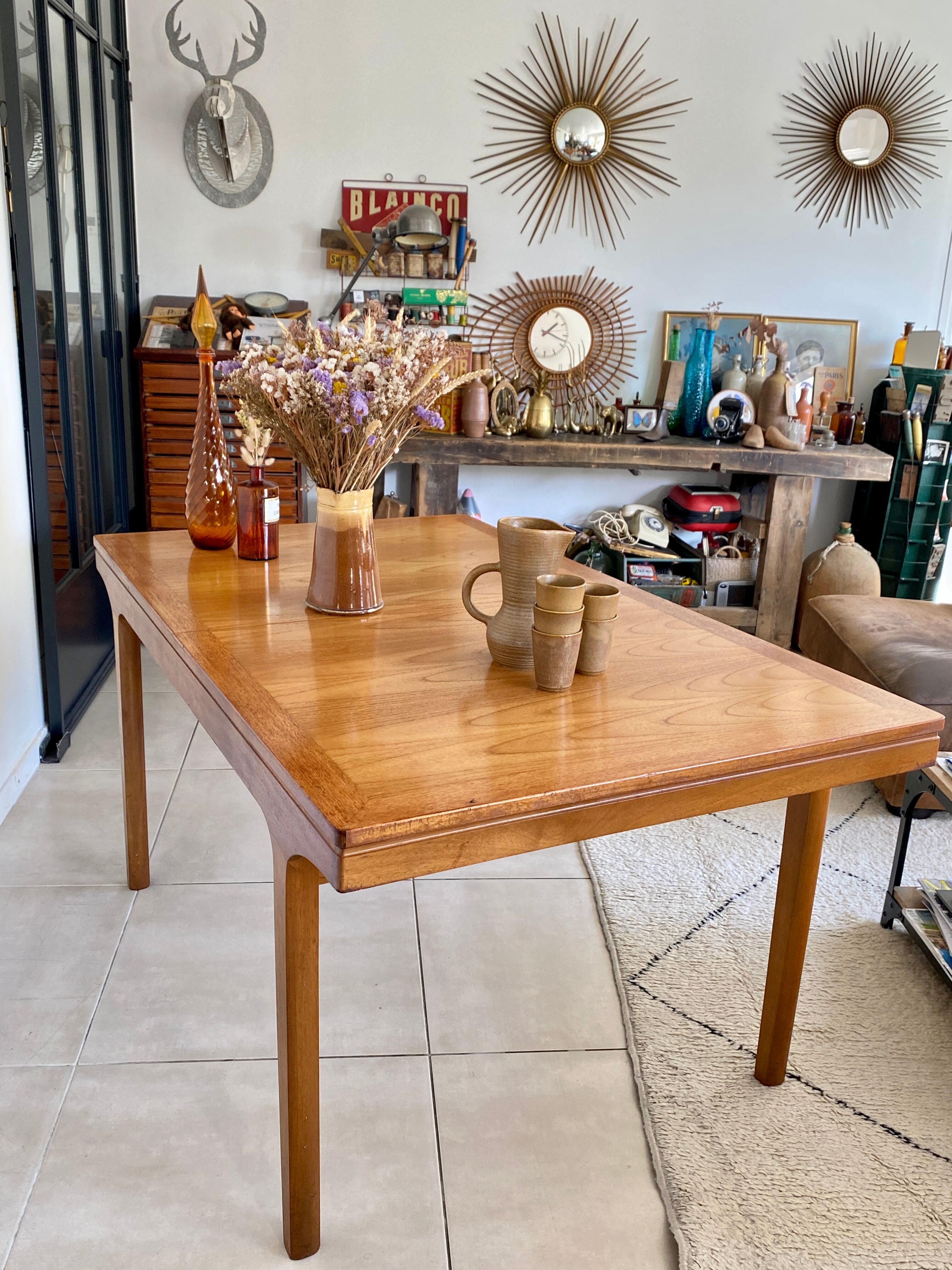 Extendable dining table in NATHAN teak