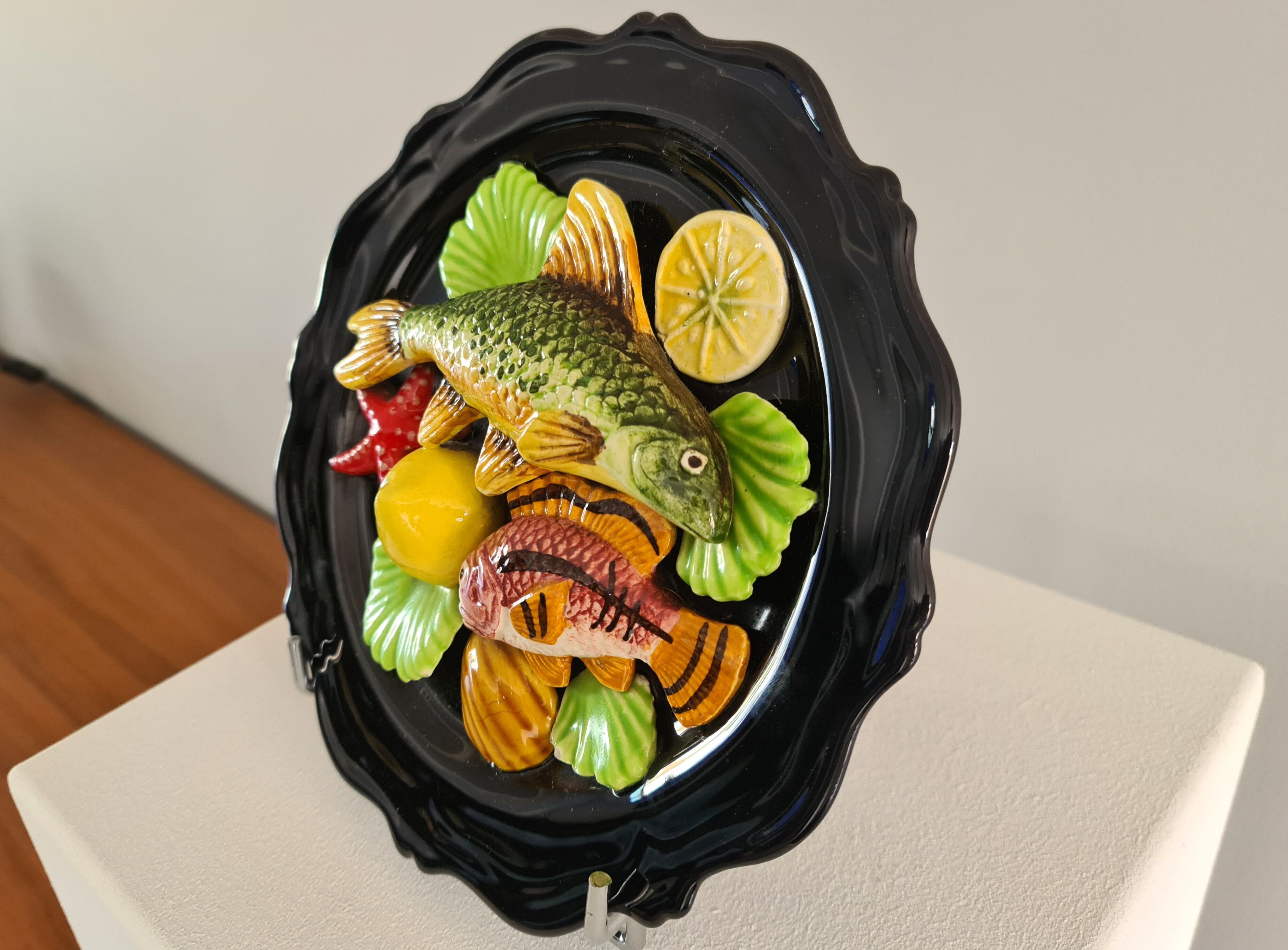 Wall plate signed Vallauris ceramic trompe-l'oeil / seafood / 1950 / French riviera