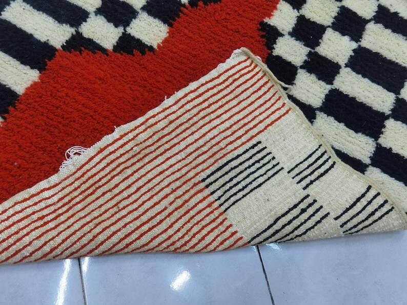 Berber Moroccan rug decorated 250cm x 150cm