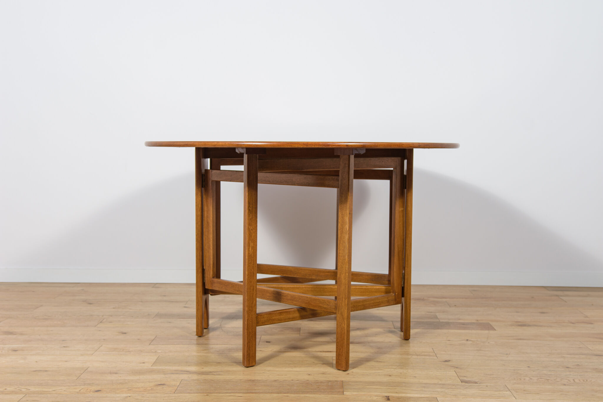 Mid-Century Modern Drop Leaf Round Dining Table from Jentique, United Kingdom, 1960s