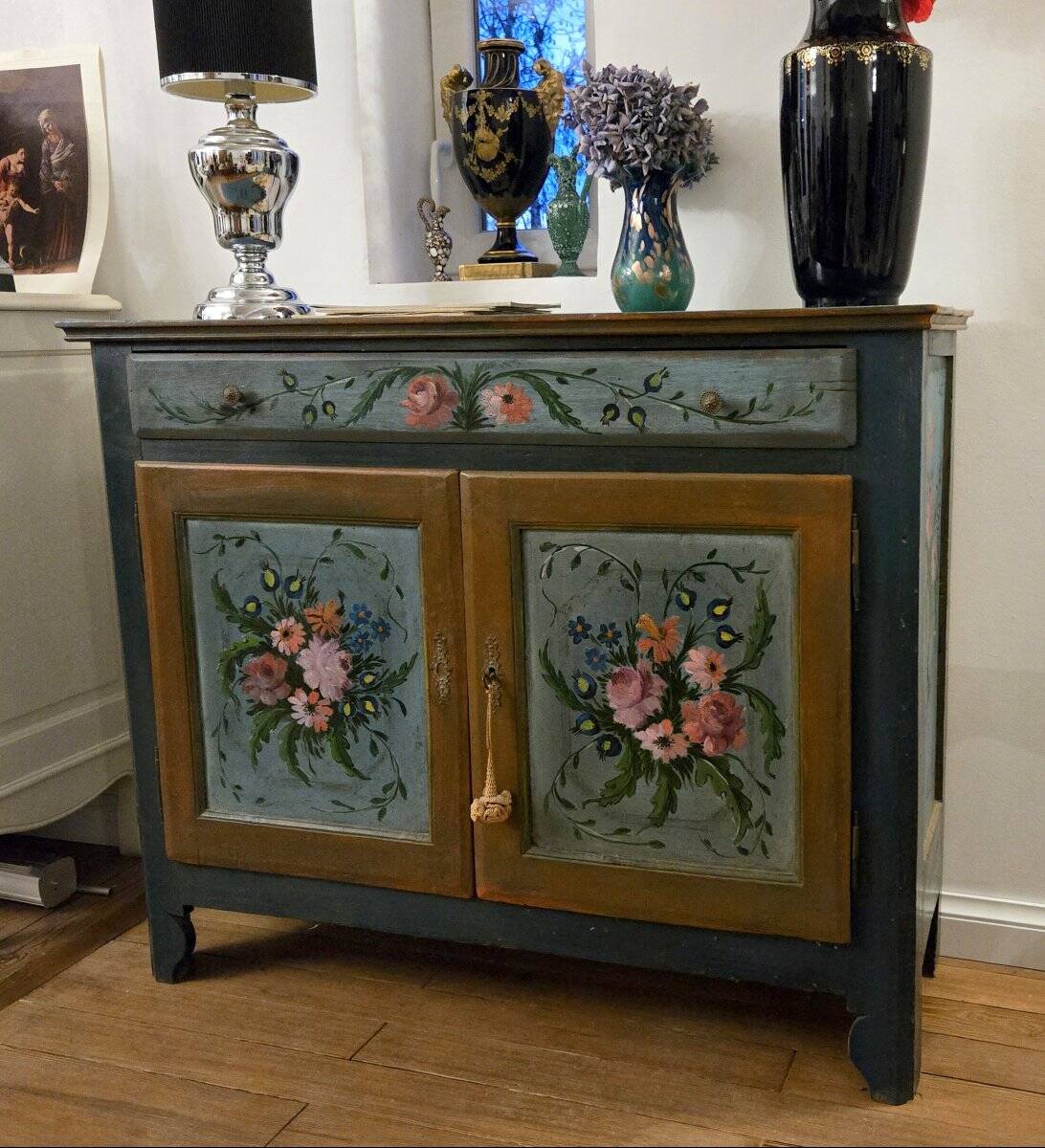 Italy 19th century: Venetian sideboard with hand-painted decorations.