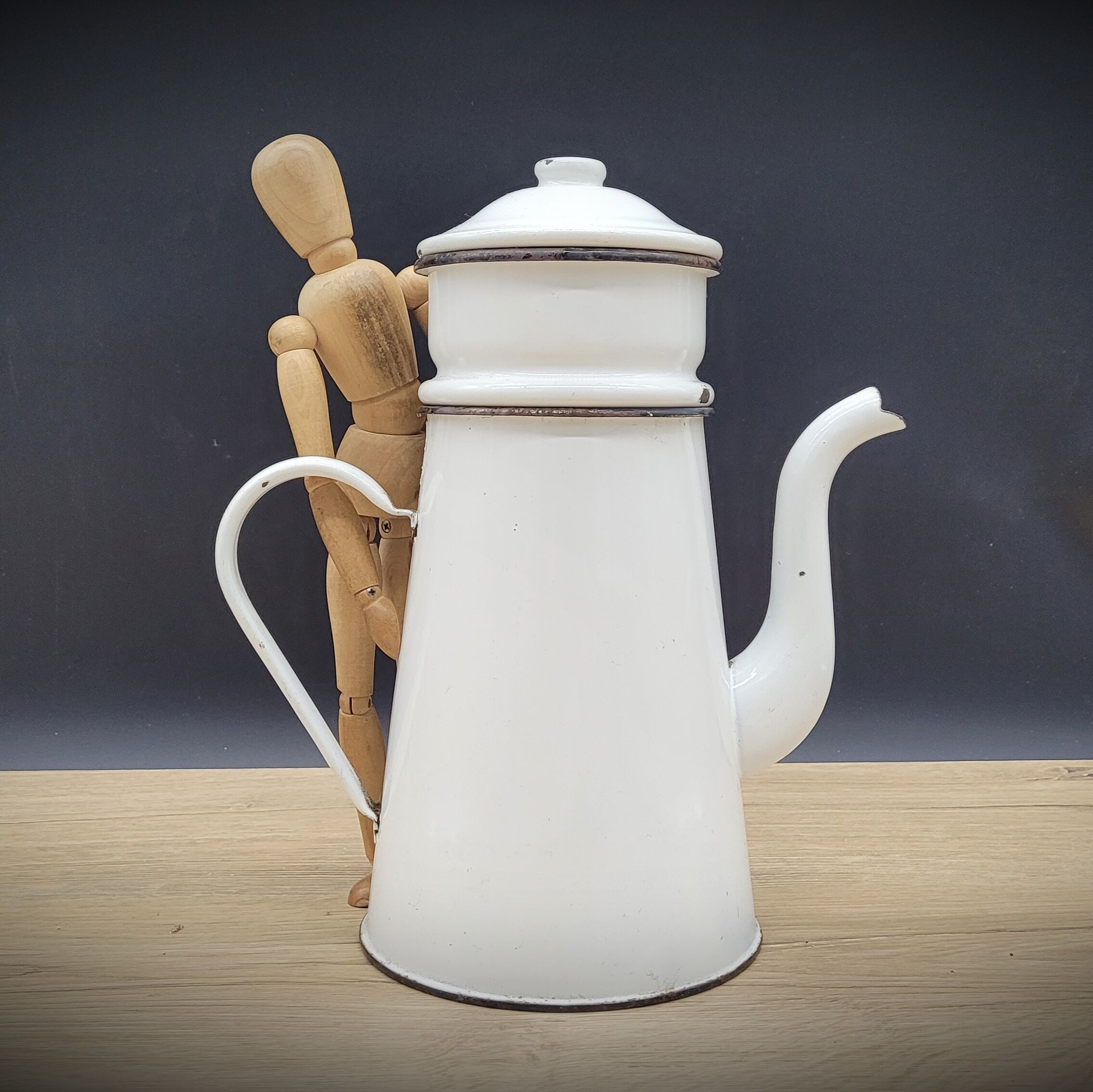 White enamelled teapot coffee maker