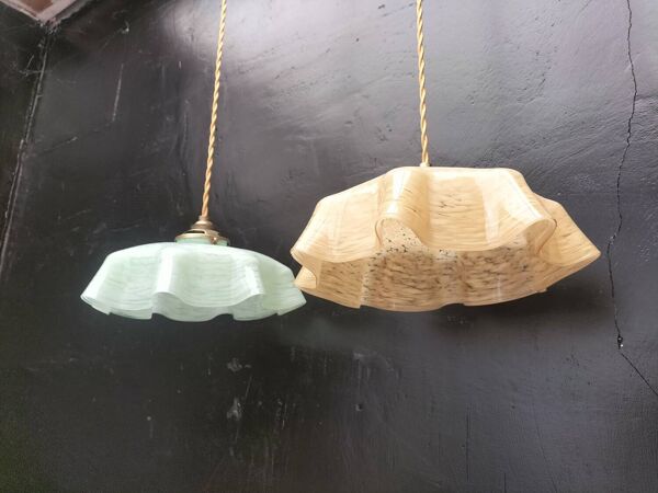 2 suspensions en verre de clichy