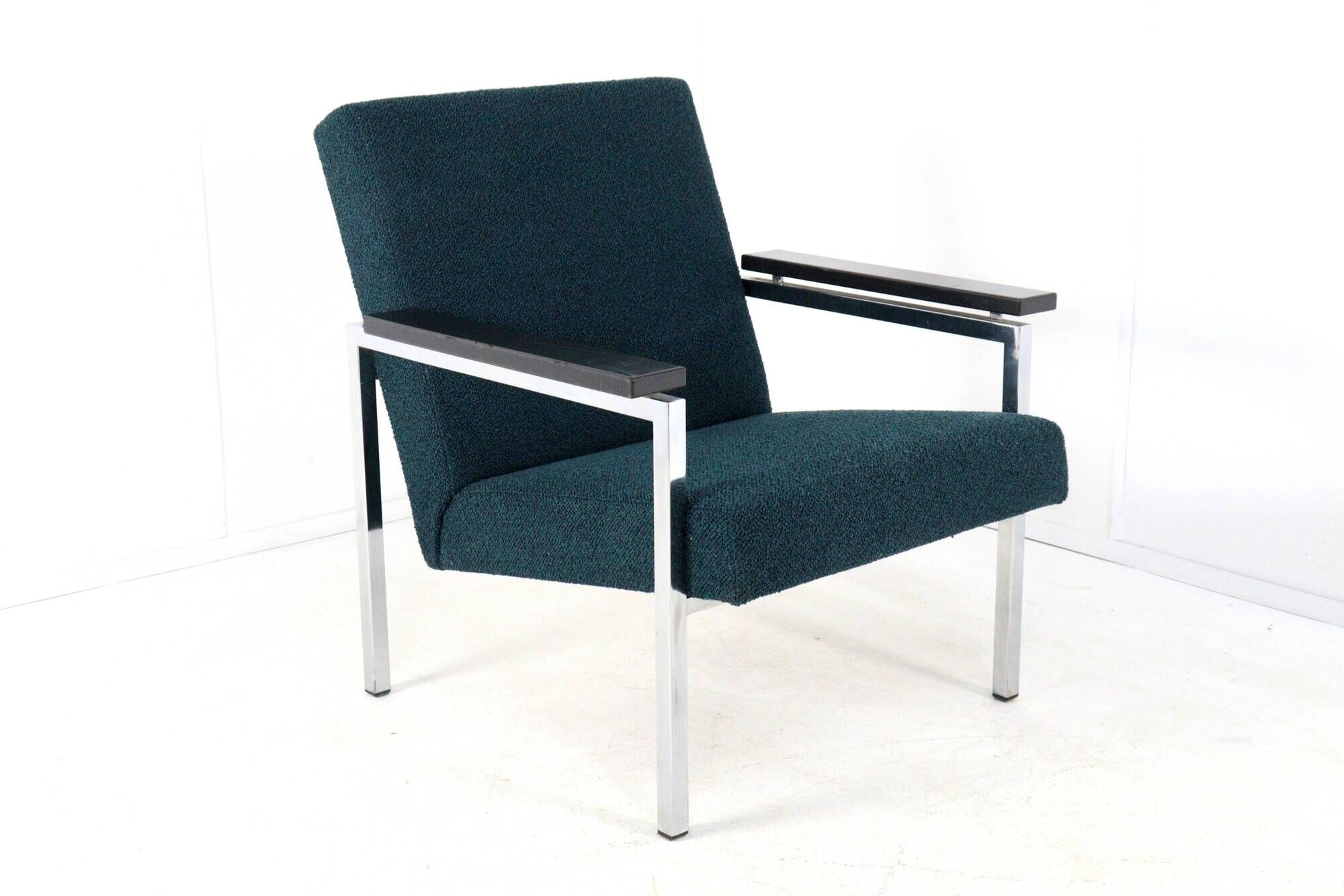 Gijs van der Sluis armchair no. 30 | more pieces in stock - new upholstery
