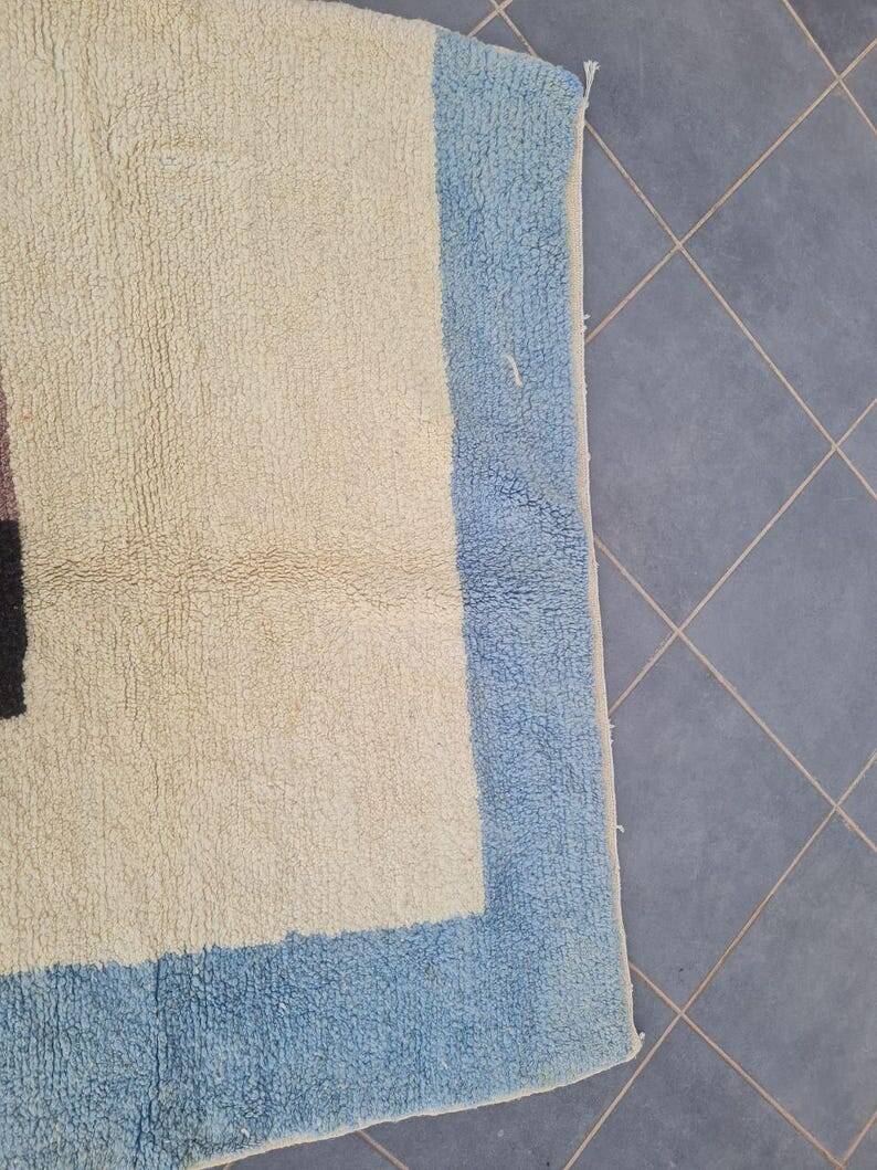 Moroccan Berber rug 250cm x 150cm