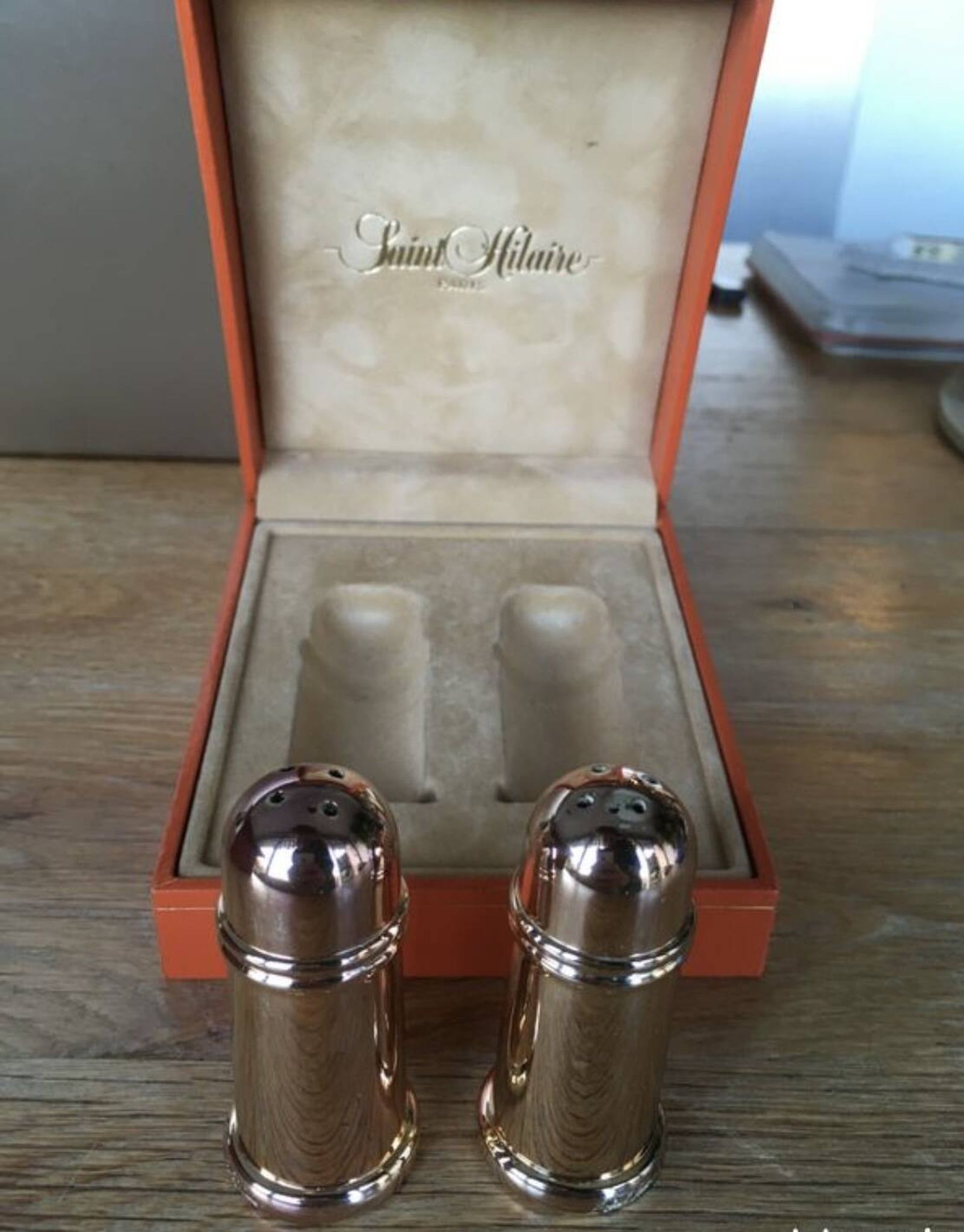 Salt and pepper shakers Saint-Hilaire