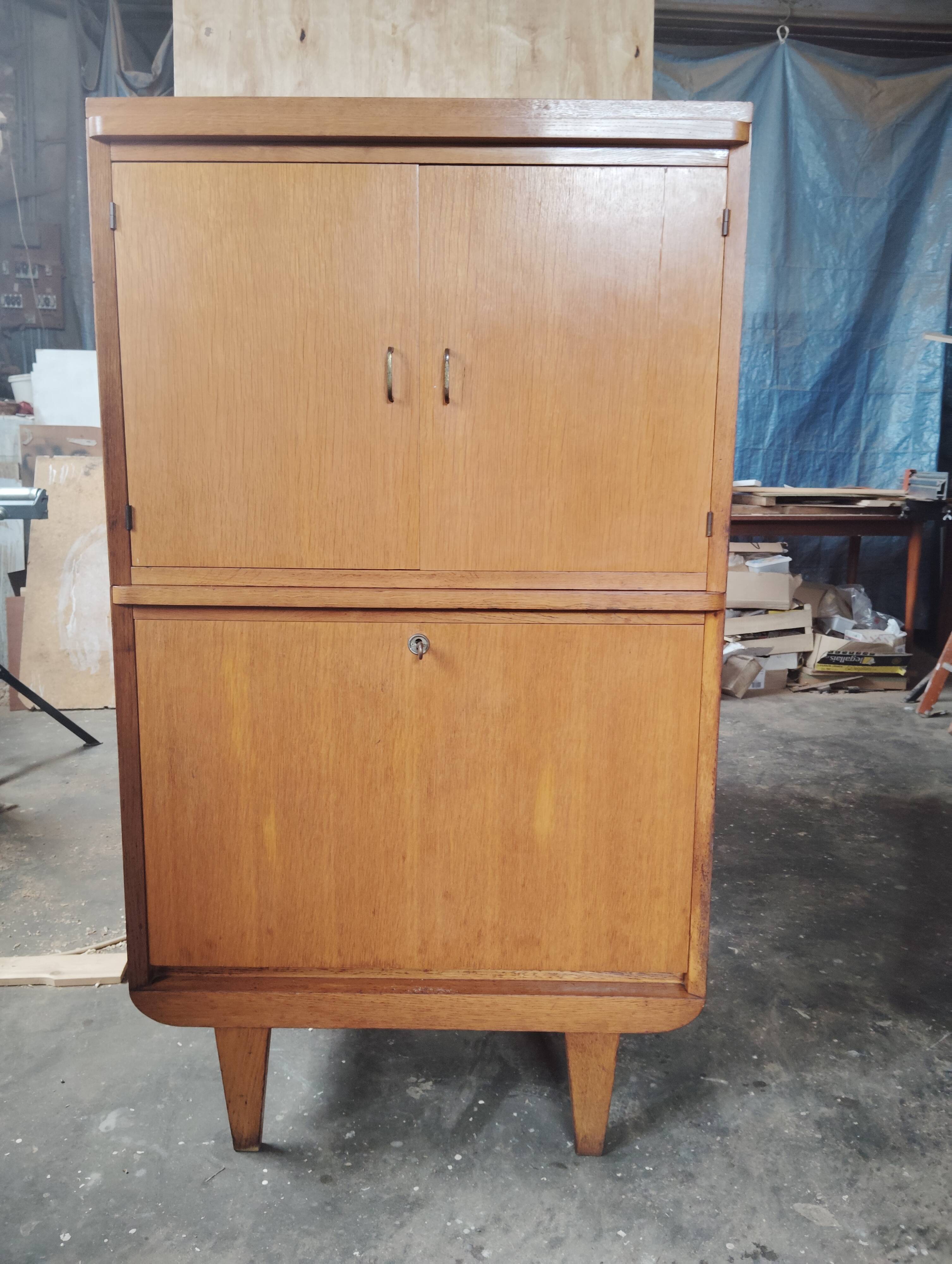 Vintage storage unit with compass legs