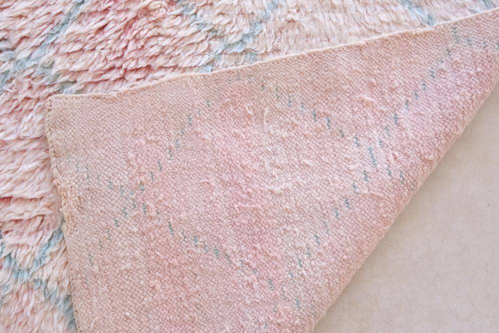 Moroccan Boujad rug in pink - 295 x 93 cm
