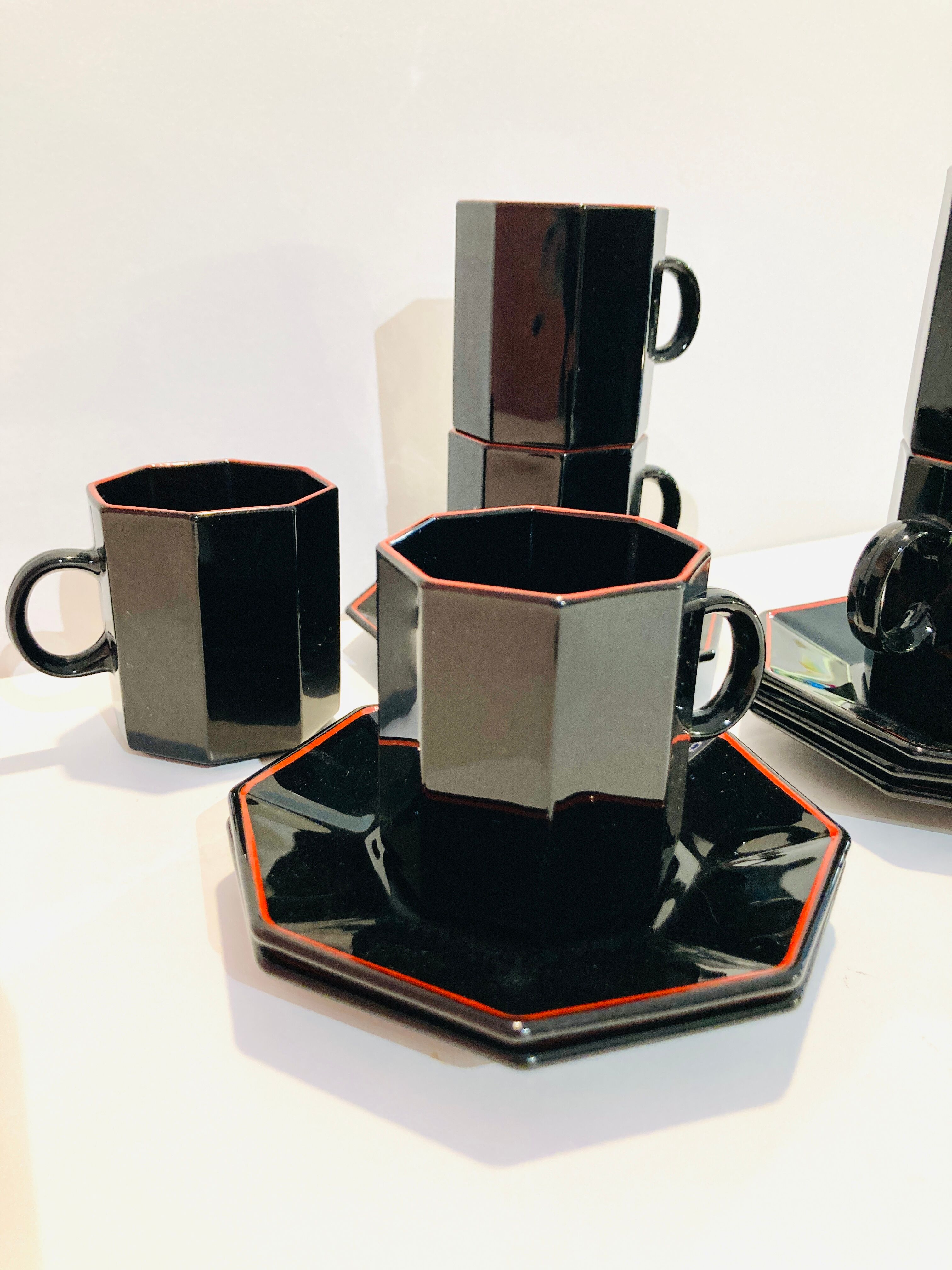 6 coffee cups octime arcoroc- esso collection - black and red - vintage - retro - kitchen