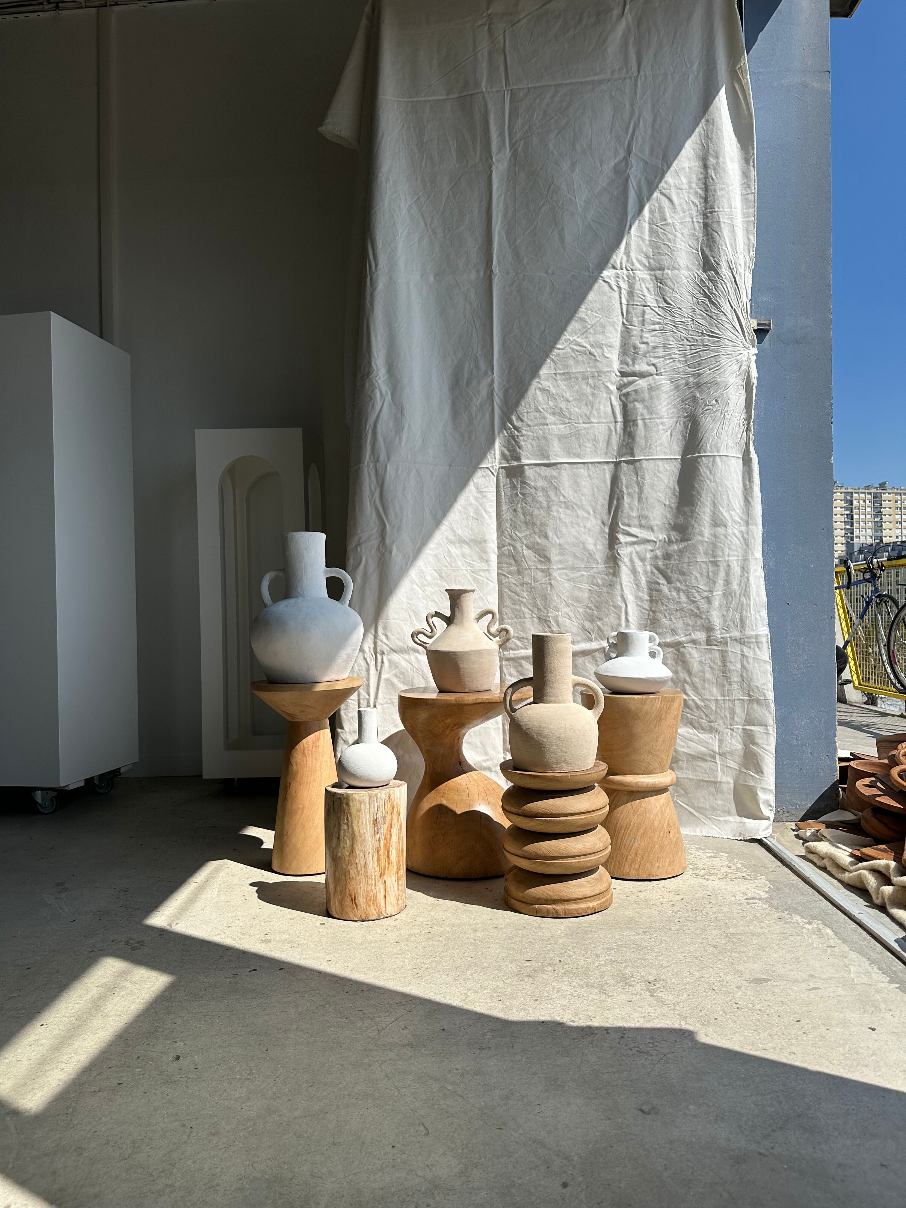 Handmade soliflore drop vase in terracotta painted white h:20 d:15